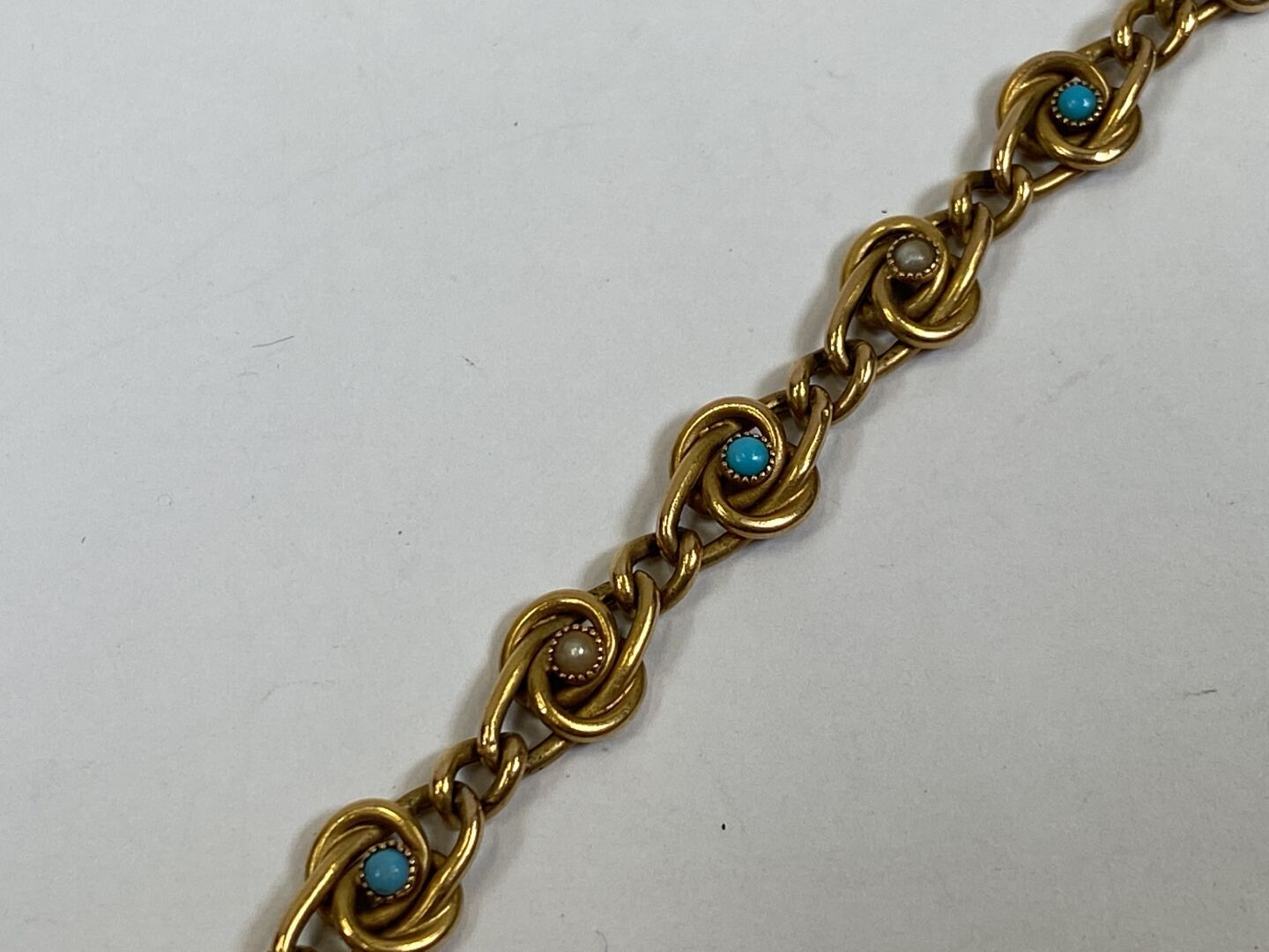 Null 18K yellow gold bracelet with intertwined meshes of turquoise beads alterna&hellip;