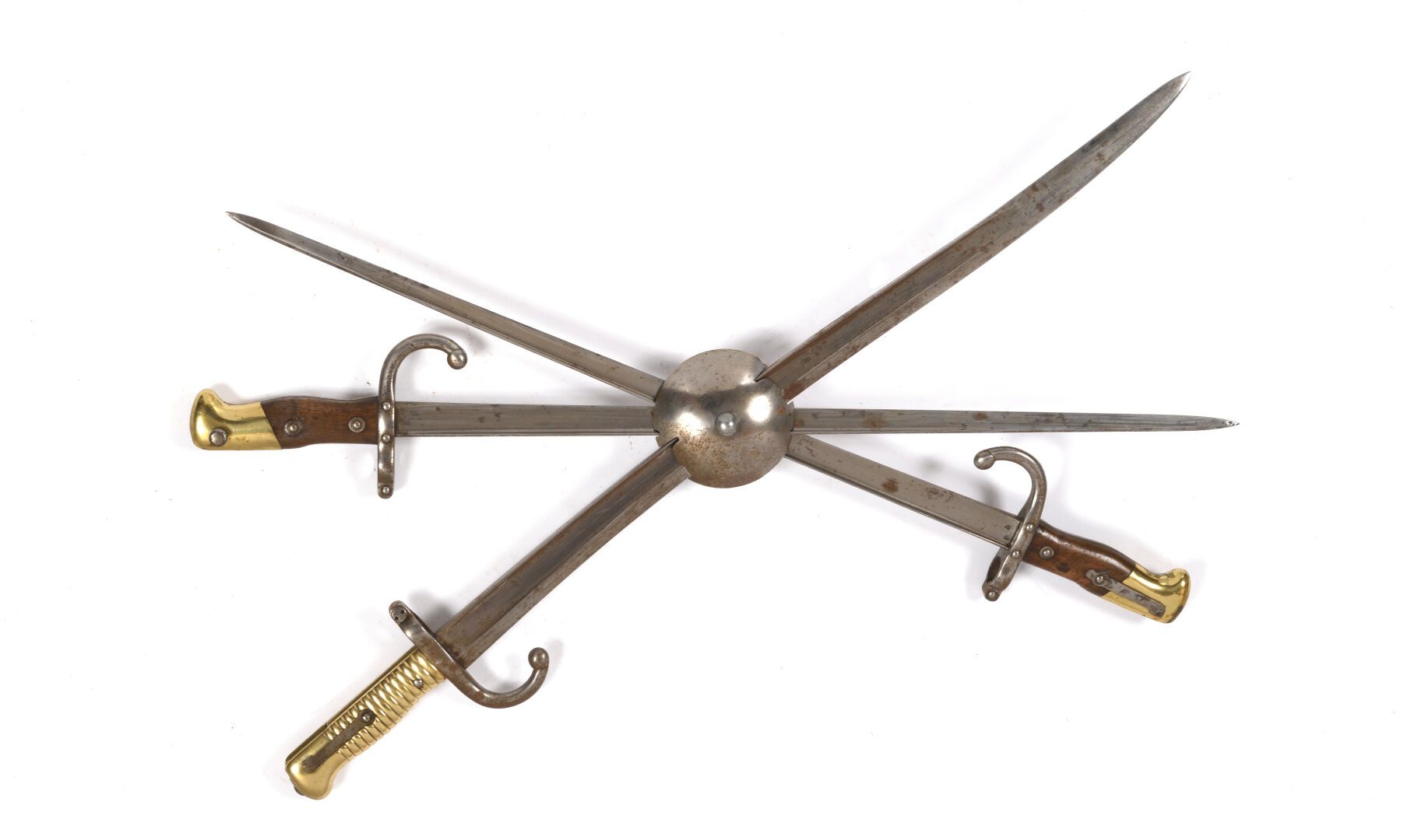 Null * 法国，第三共和国（1870-1940）。

由三把刺刀组成的水平盘带。制造的工作。

一把1866年型号的CHASSEPOT刺刀和两把1874年型&hellip;