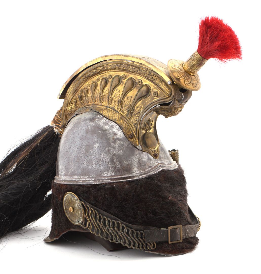 Null 法国，第二帝国（1852-1870）。

1845年的龙式部队头盔。

带水沟的钢制矿工头盔，严重氧化并有污渍（顶部背面被锡填满）。背面有几个难以辨认&hellip;