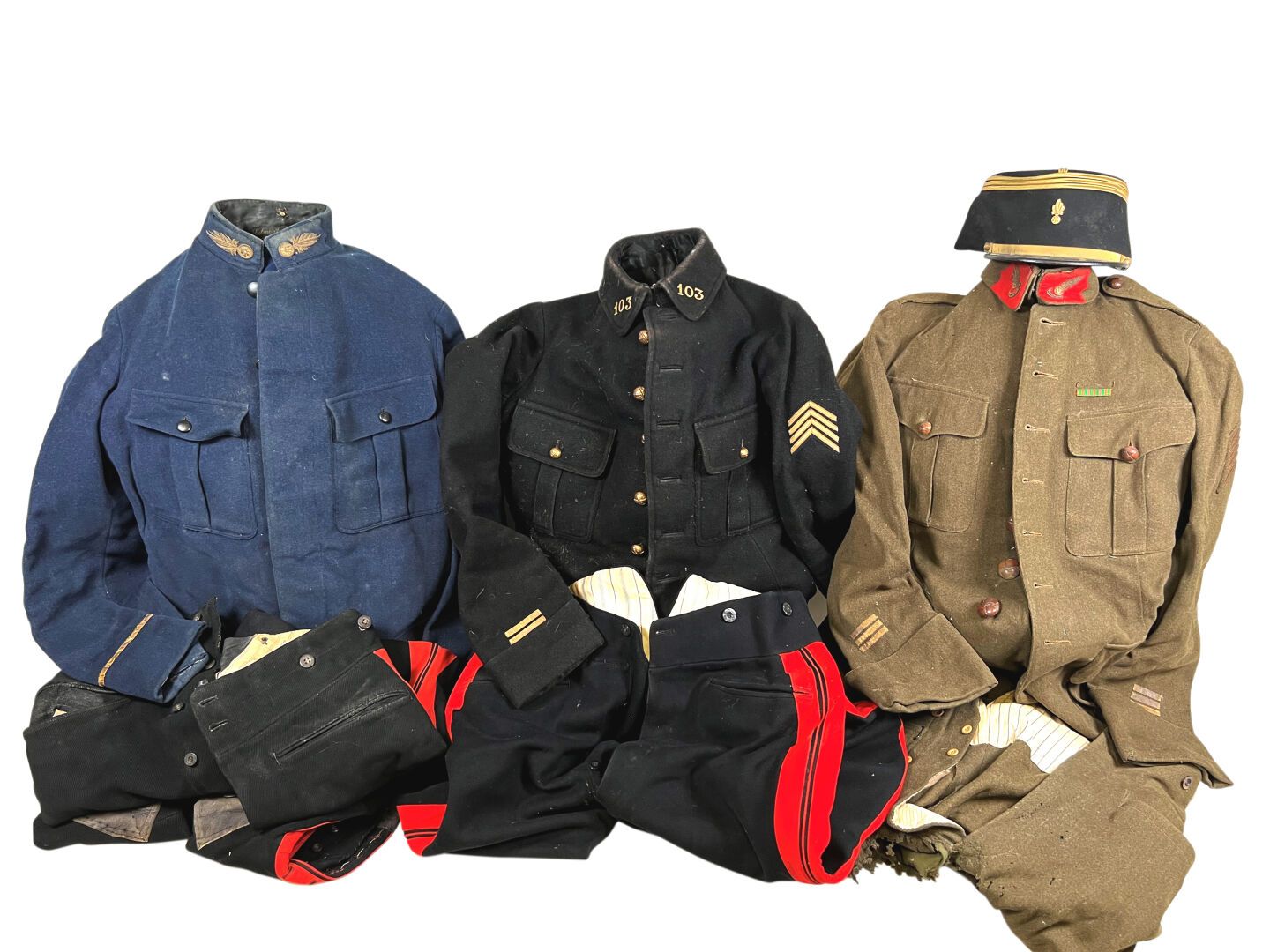 Null 法国，第一次世界大战。

普瓦捷第301重炮团和第271RAC的路易-皮埃尔-加莱上尉的制服纪念品。

- 第一套包括炮兵少尉的外套和马裤：1913年&hellip;