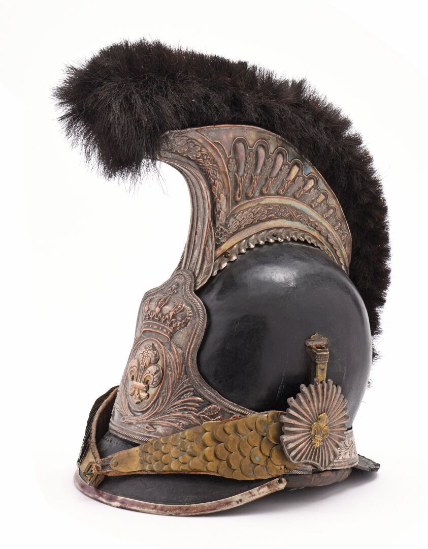 Null 法国，复辟时期（1814-1830）。

马背上的国民警卫队的头盔，型号为1814年。

黑色漆皮的两件式矿工头盔（有轻微的凹痕），所有镀银铜配件。黑&hellip;