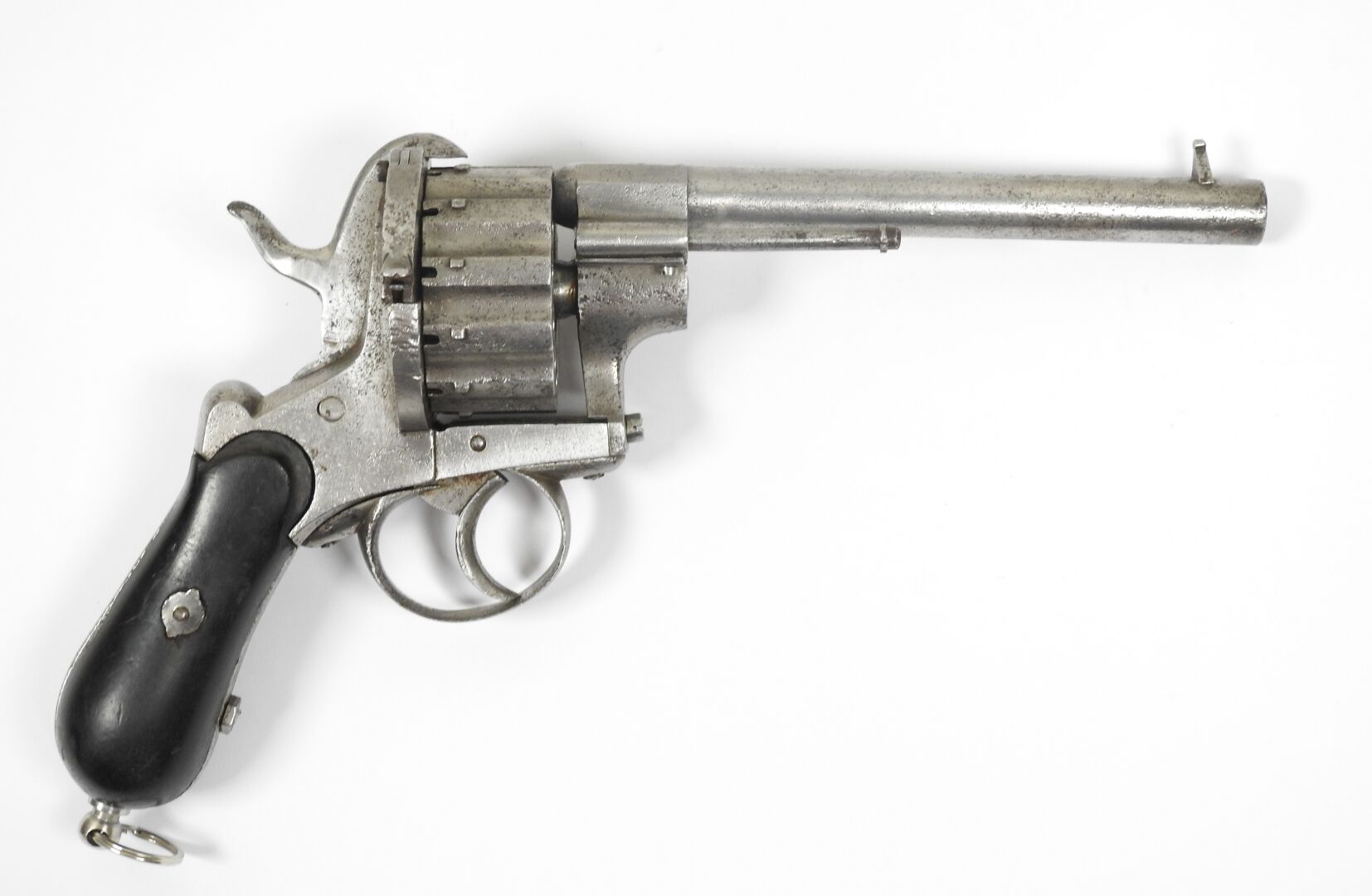Null 比利时，19世纪中期。

LEFAUCHEUX系统Chaineux 12发针式左轮手枪，Liège制造。

口径10毫米。所有金属部分都是灰色的，有氧&hellip;