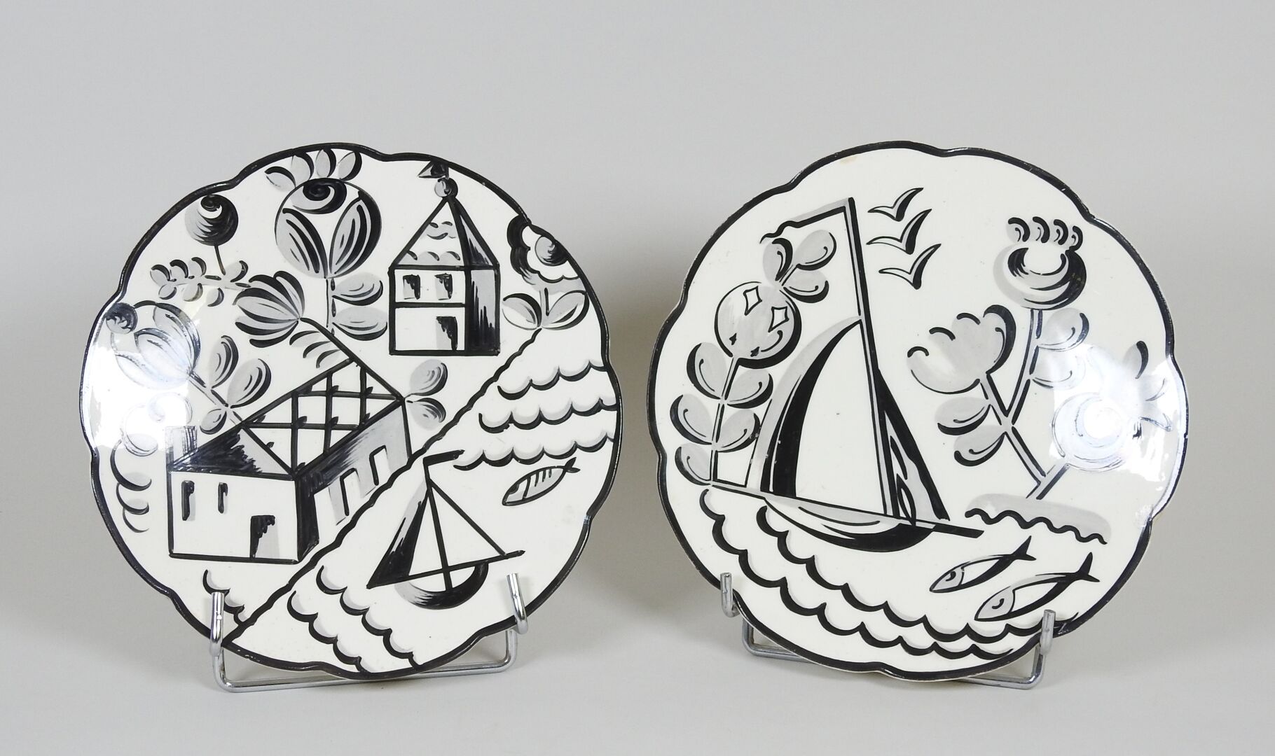Null PRIMAVERA.
Pair of earthenware plates decorated with a sailboat and seaside&hellip;