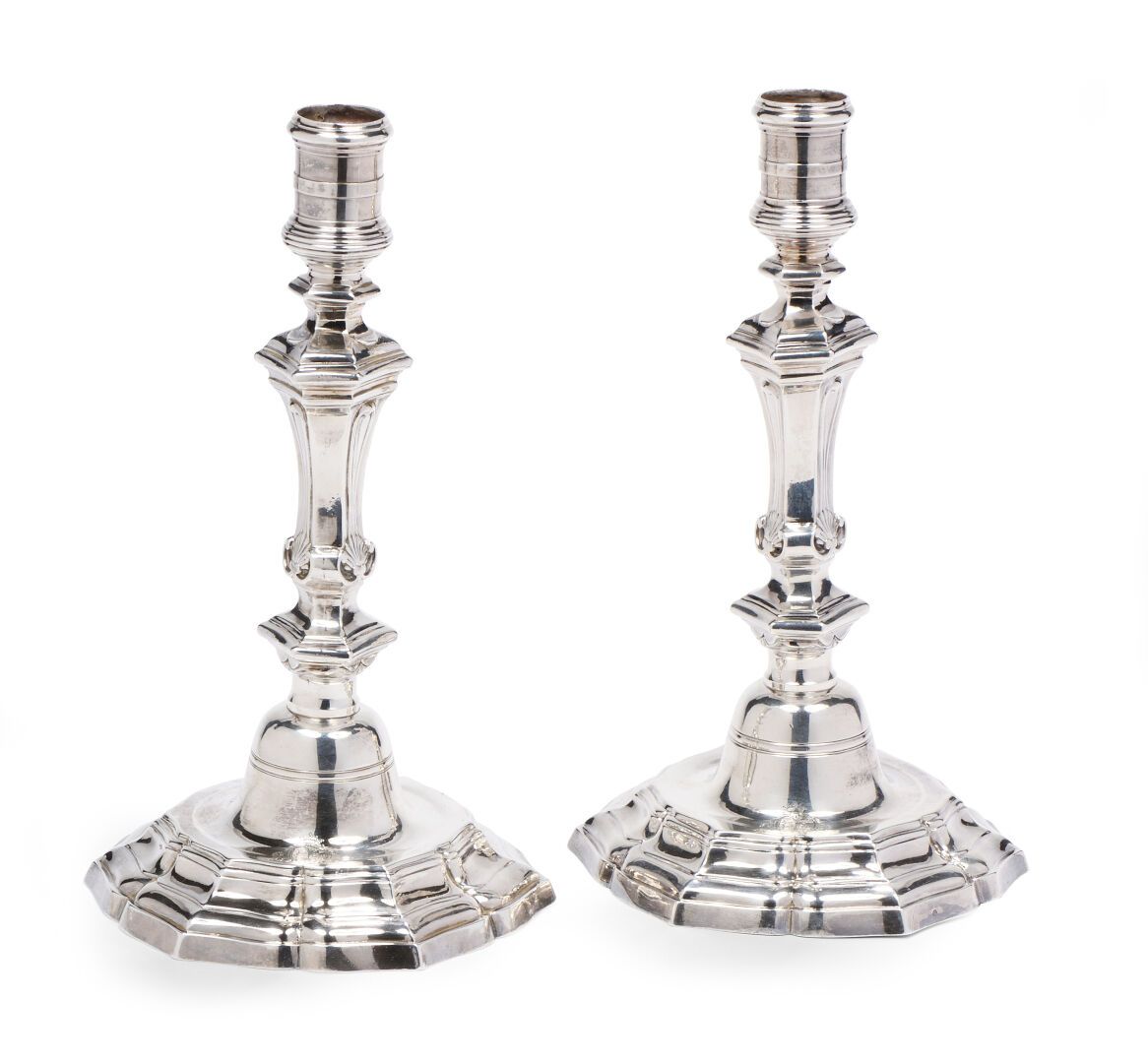 Null Pair of silver torches, the tap in the shape of a vase, the shaft with cut &hellip;