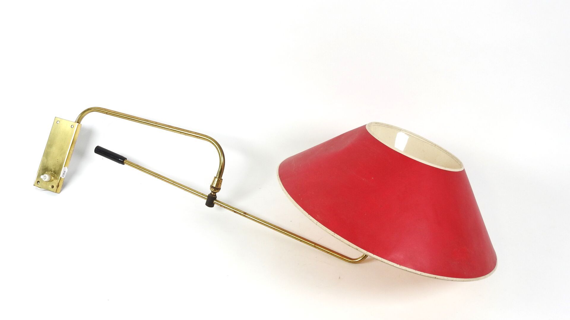 Null Brass wall light with removable arm.
Red plastic shade.
Work from the 70's.&hellip;