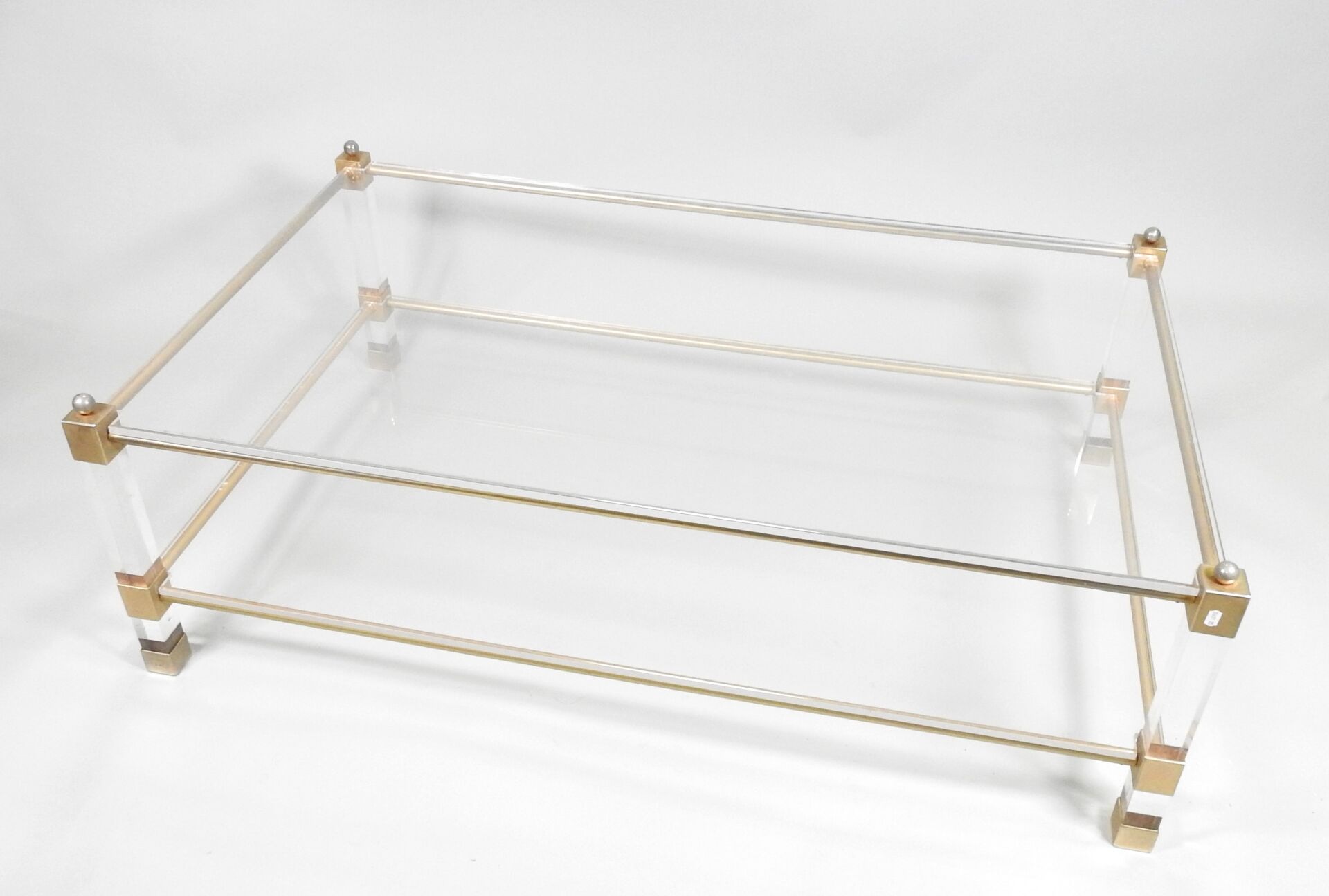 Null Table basse rectangulaire en laiton et plexiglas, à deux plateaux dont un d&hellip;