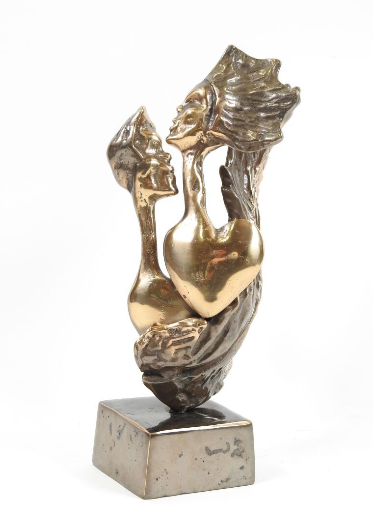 Null Yves LOHE (1947).
Les amoureux.
Sculpture en bronze patiné signée sur la te&hellip;