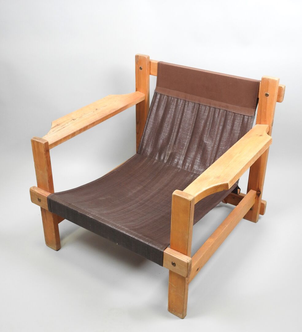 Null Sessel aus gebeiztem Holz im Stil eines Chalets.
Sitzfläche aus Stoff.
Arbe&hellip;