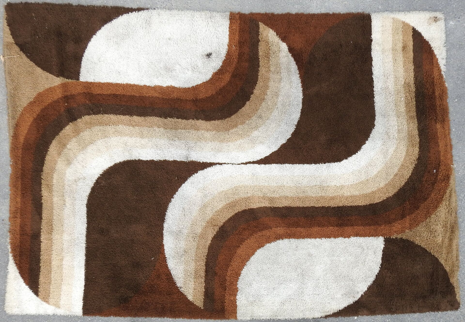 Null Tappeto rettangolare in lana policroma decorato con forme geometriche nei t&hellip;