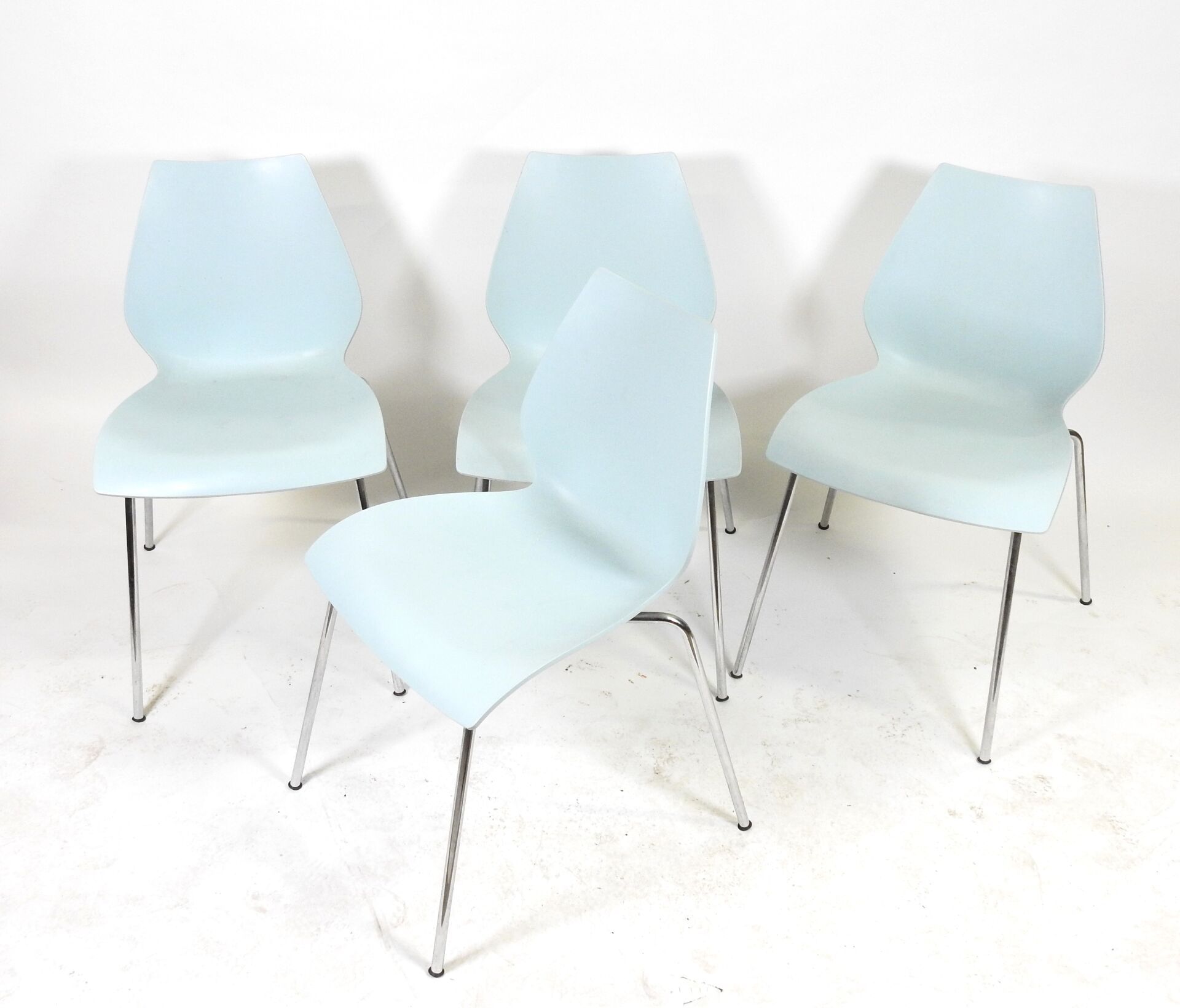 Null Vico MAGISTRETTI (1920-2006) for KARTELL.
Suite of four "MAUI" model chairs&hellip;
