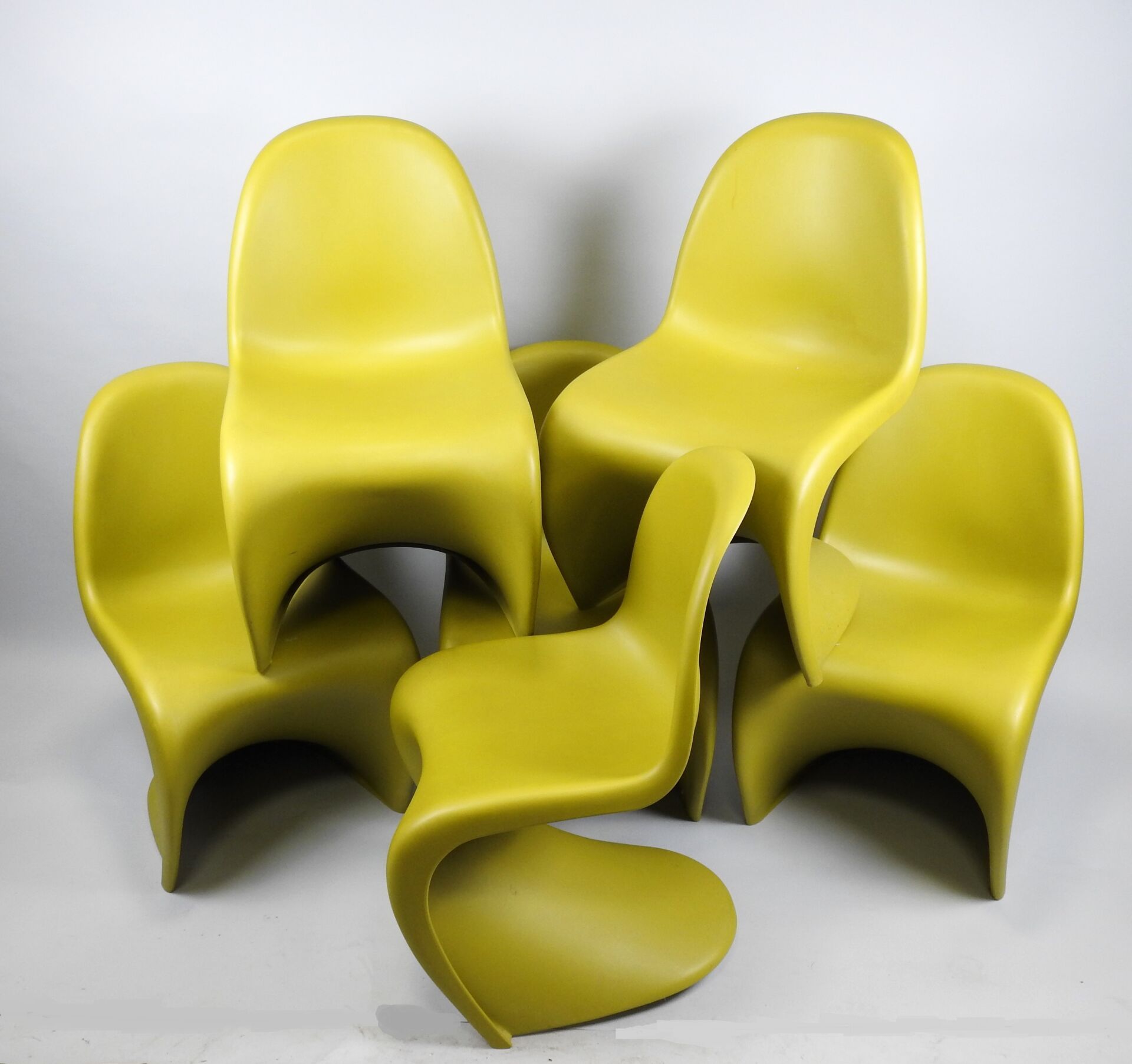 Null Verner PANTON (1926-1998) for VITRA.
Suite of six "PANTON" chairs in green &hellip;