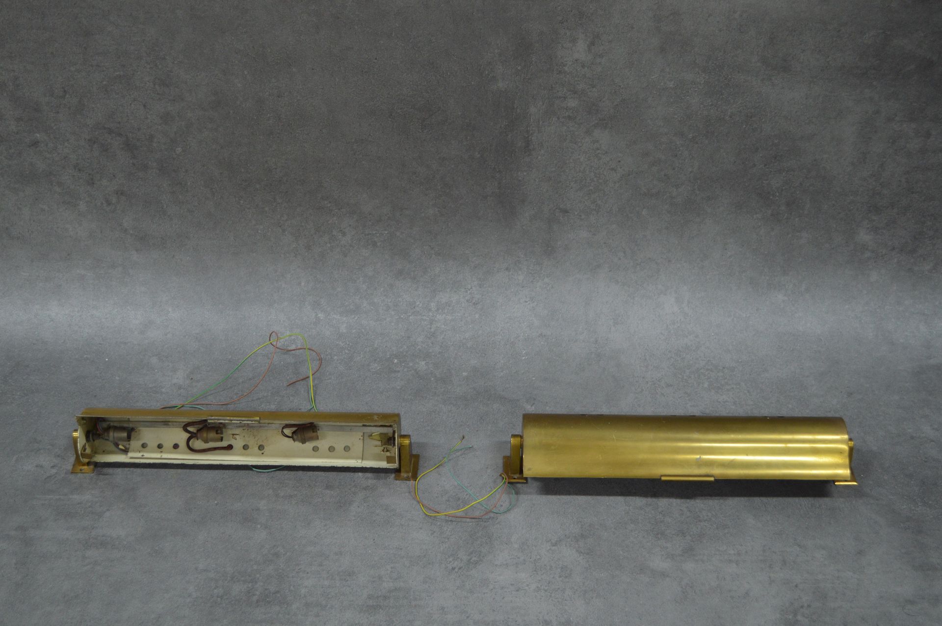 Appliques en laiton 
一对可调式壁灯。黄铜。 电气化有待检查。
1930-40年代。尺寸：50,5 x 9厘米。深度：11厘米