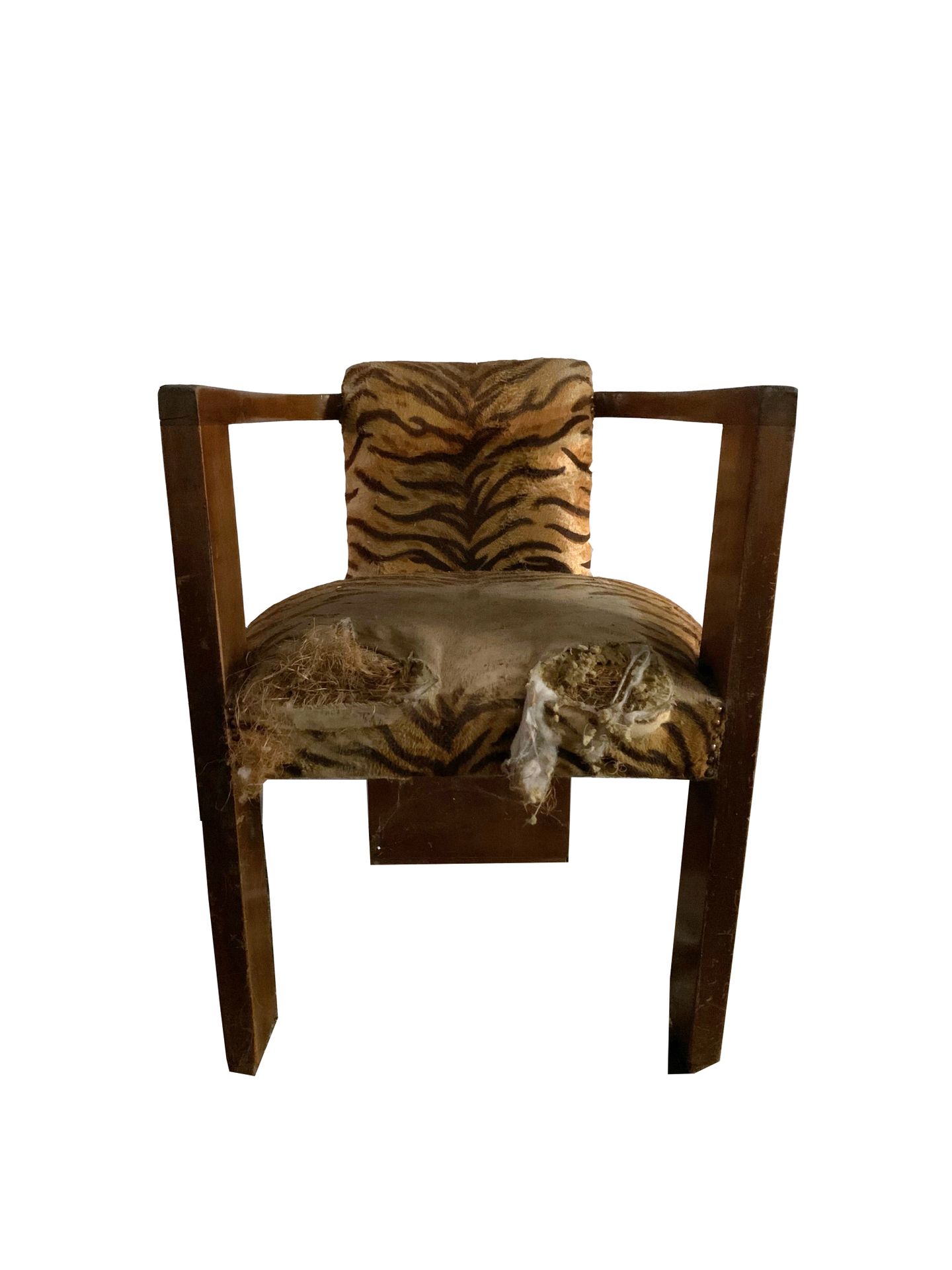 Fauteuil 
扶手椅。圆形的木质扶手。虎牌织物。恢复是可以预期的。