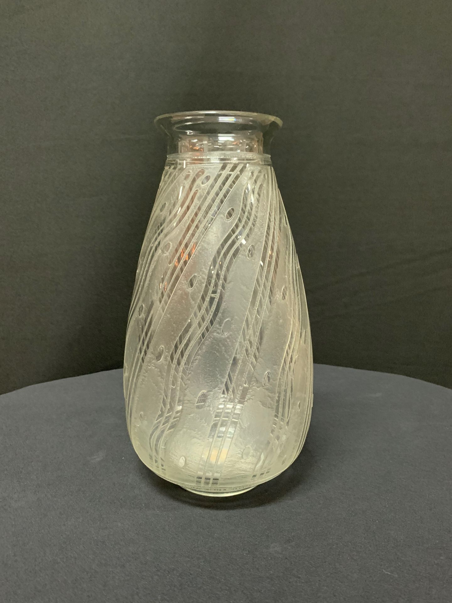 DAUM NANCY - H.VIGNEAU - BIJOUTIER LESPARRE 
DAUM NANCY - Year 1930. Crystal vas&hellip;
