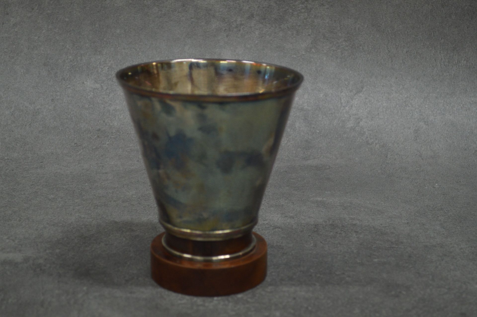 Coupe 
Cup. Silver plated metal. Wooden foot. Height 16 cm.