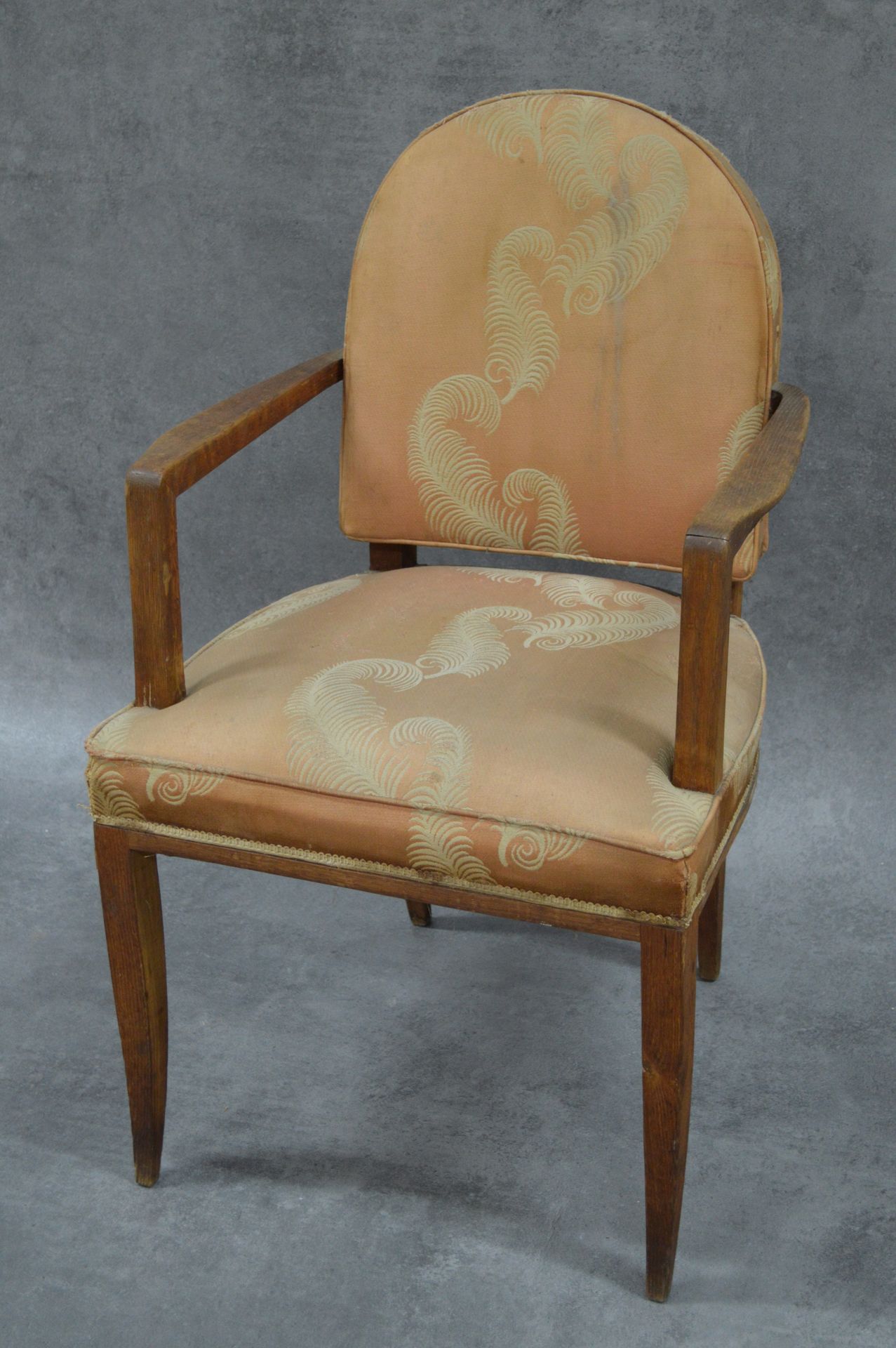 Fauteuil 
扶手椅。木材和织物。木质扶手。将要进行的修复。高度：约91厘米。
