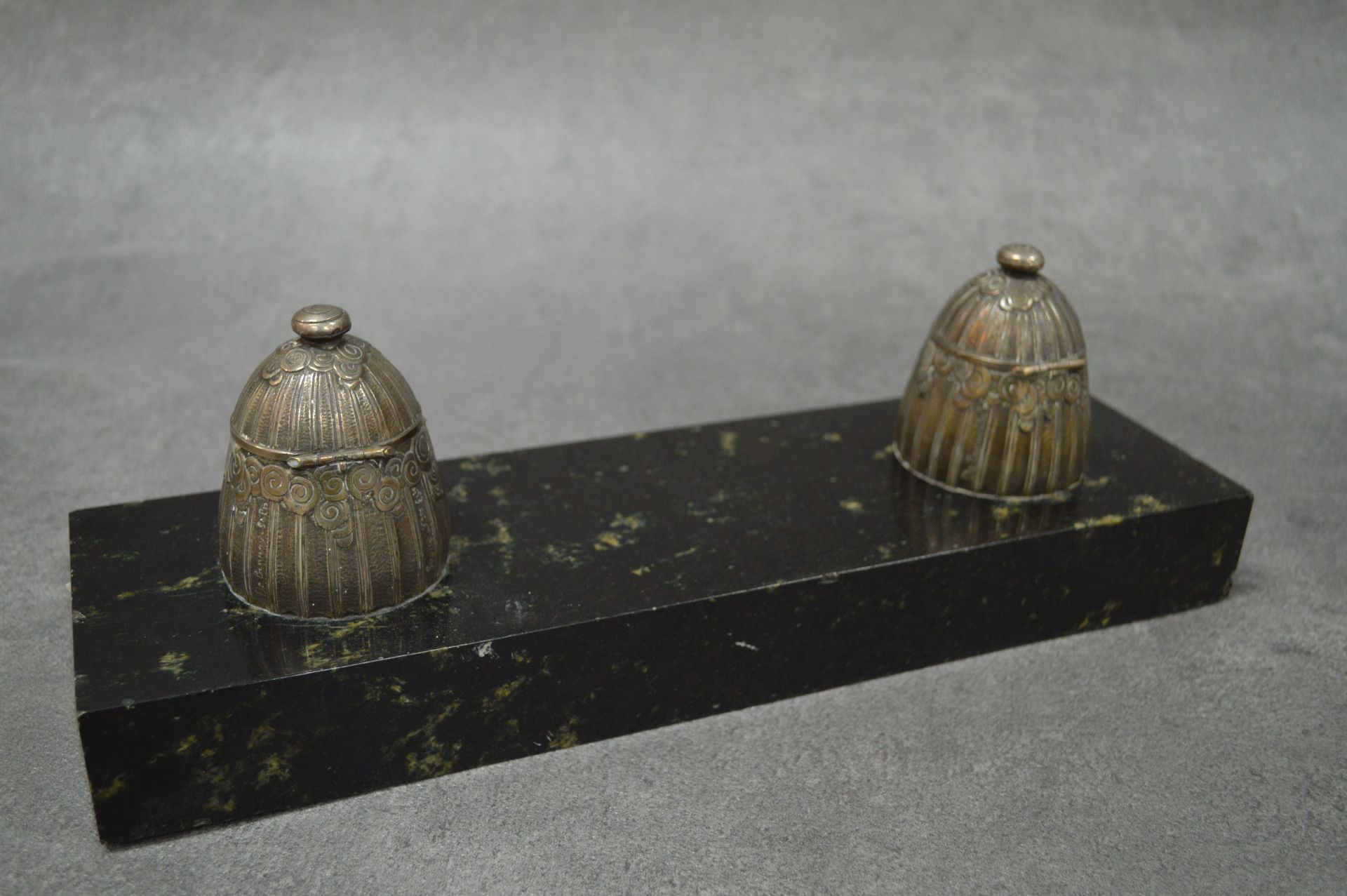 Encrier 
Desk inkwell with double reserve on green marble terrace. Bronze dome. &hellip;