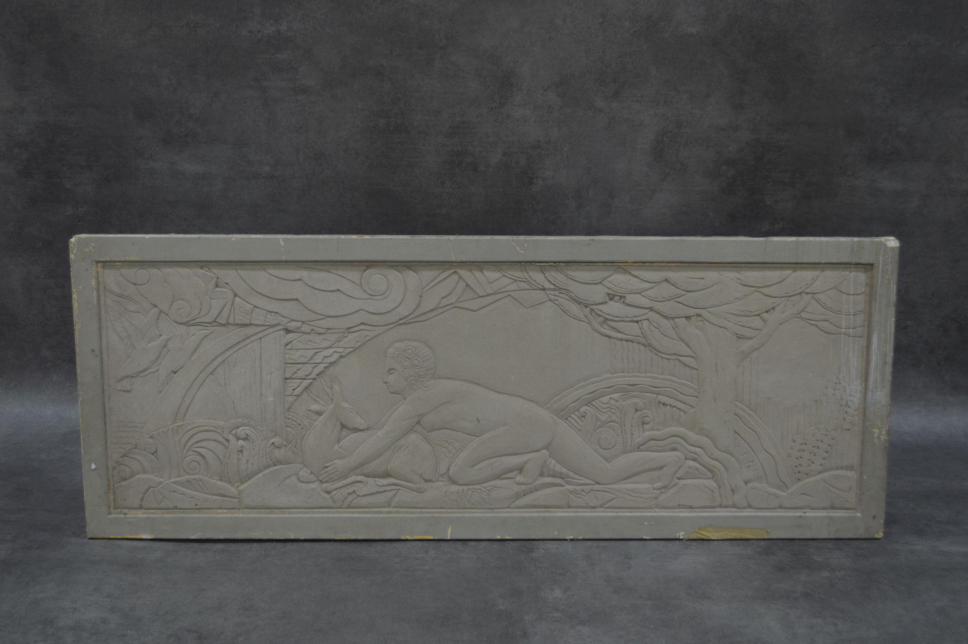 Bas relief Art Déco 
Bas-relief Art Déco. Plâtre. Scène de chasse. Restauration &hellip;