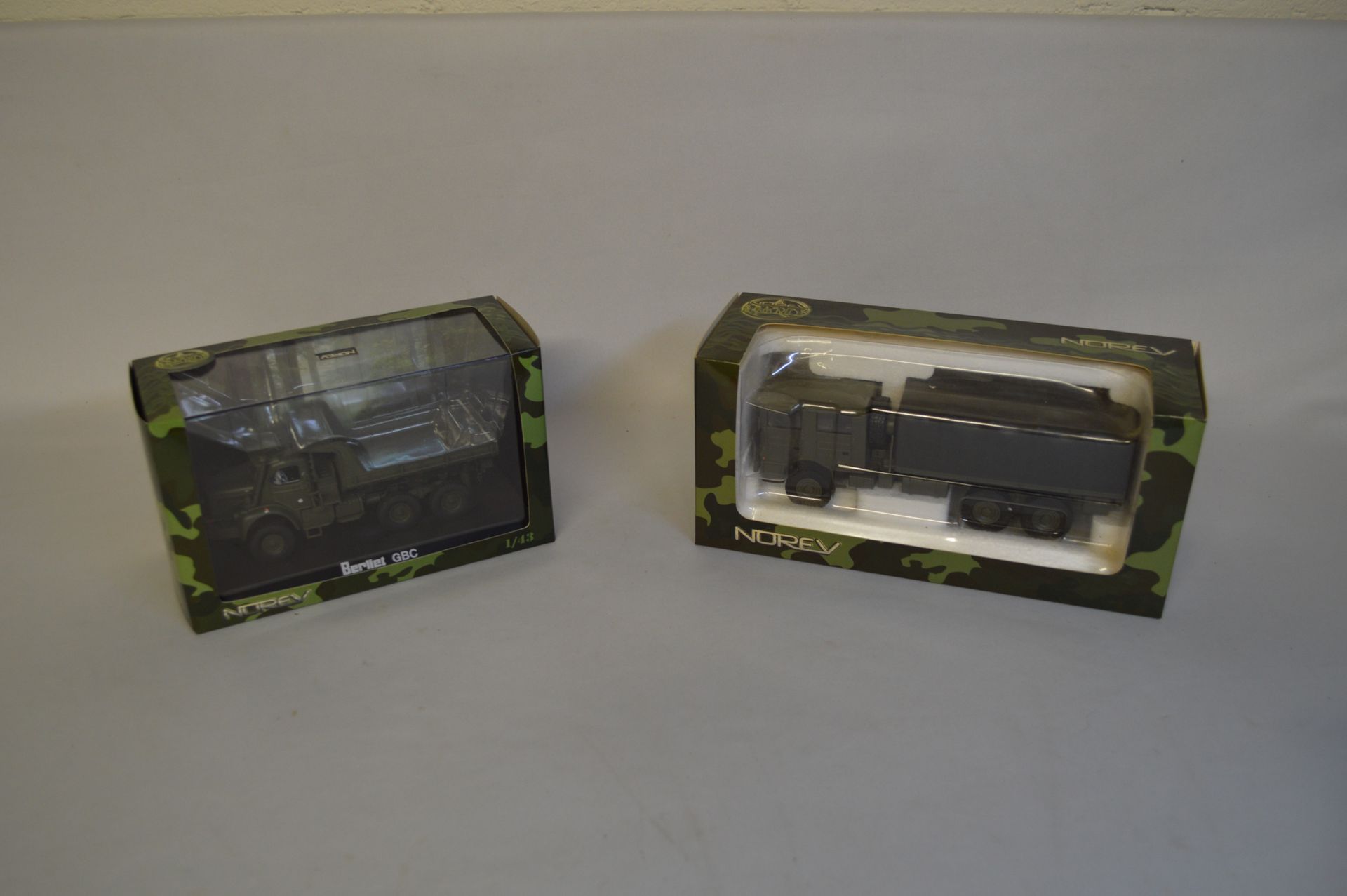 Null Set of two boxes NOREV - ARMY. Metal. 1 : 43. Including a Berliet GBC truck&hellip;