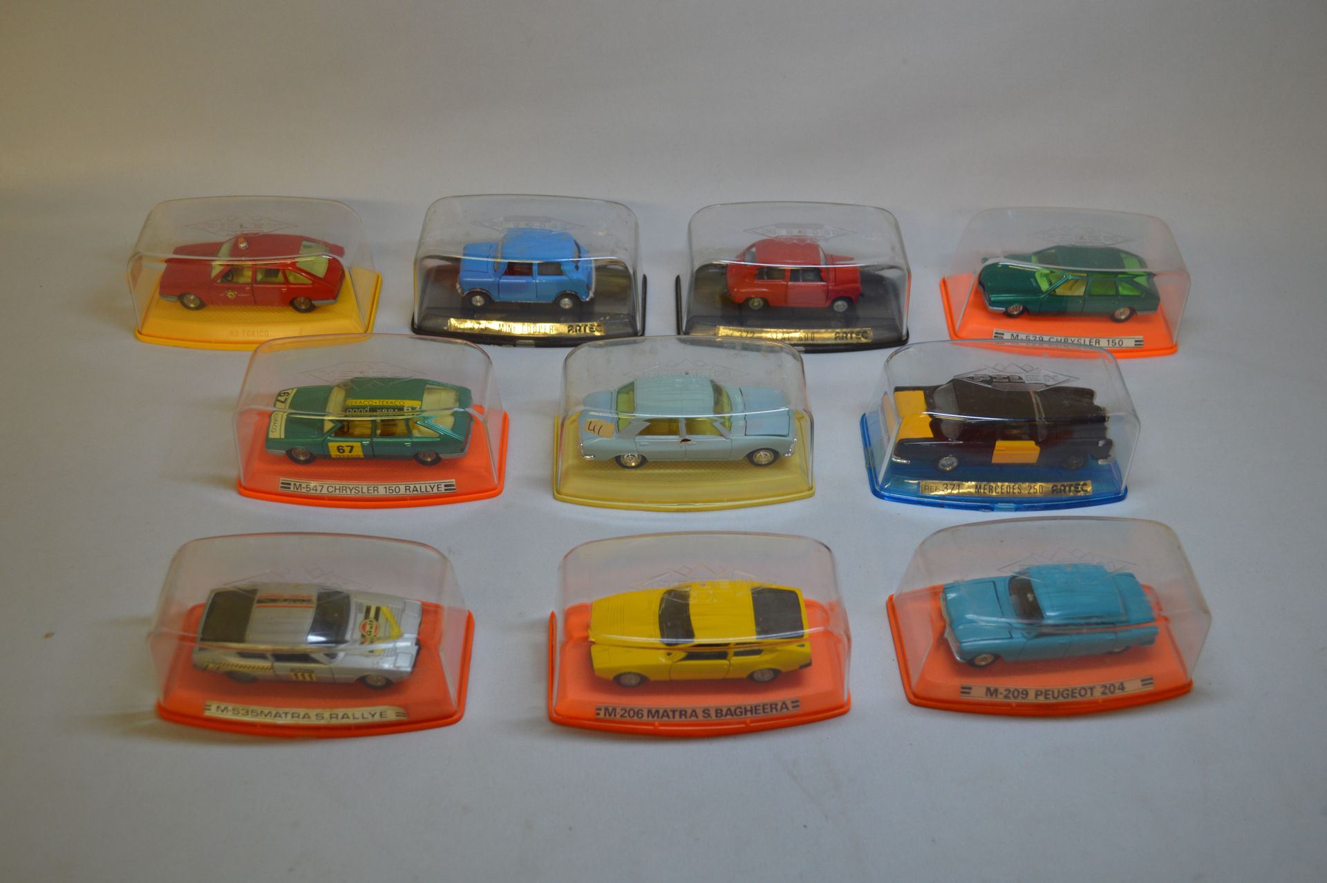 Null Sammlung von zehn PILEN-Miniaturen. Metall. 1: 43. Bestehend aus: Chrysler &hellip;