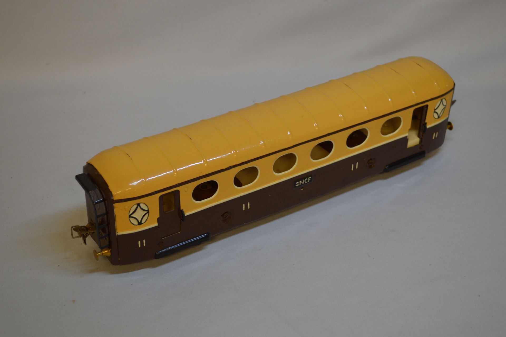 Null Miniature JEP / SNCF rail car. Very nice condition. Painted metal. Sliding &hellip;