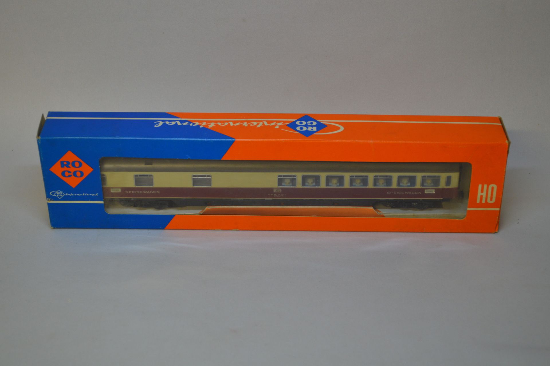 Null 微型ROCO国际。喷漆的金属和其他。参照HO 4272。客运列车。原装盒。出处：一位伟大收藏家的遗产。