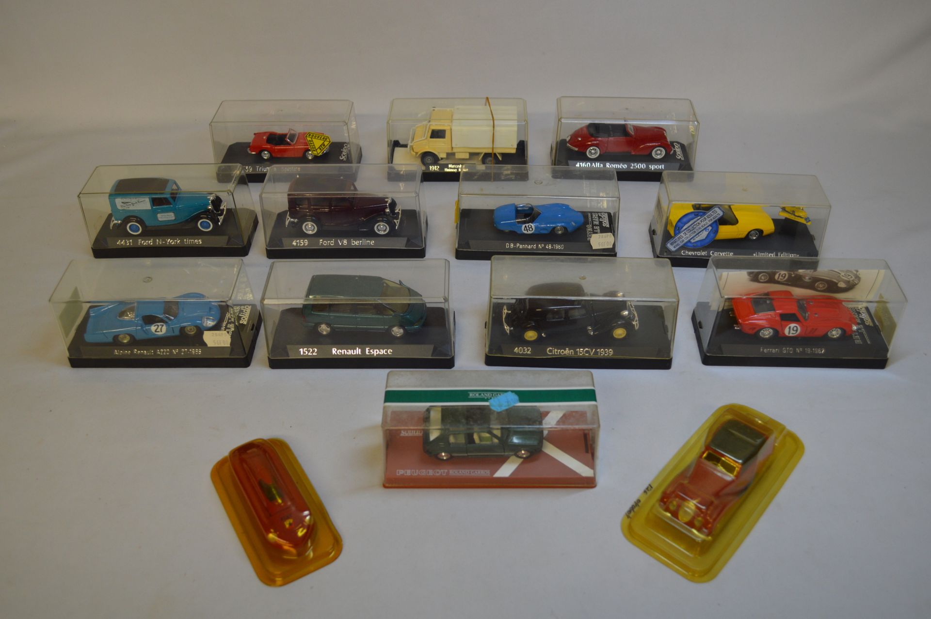 Null Set of fourteen SOLIDO miniatures. Metal. 1 : 43. Including Alpine Renault &hellip;