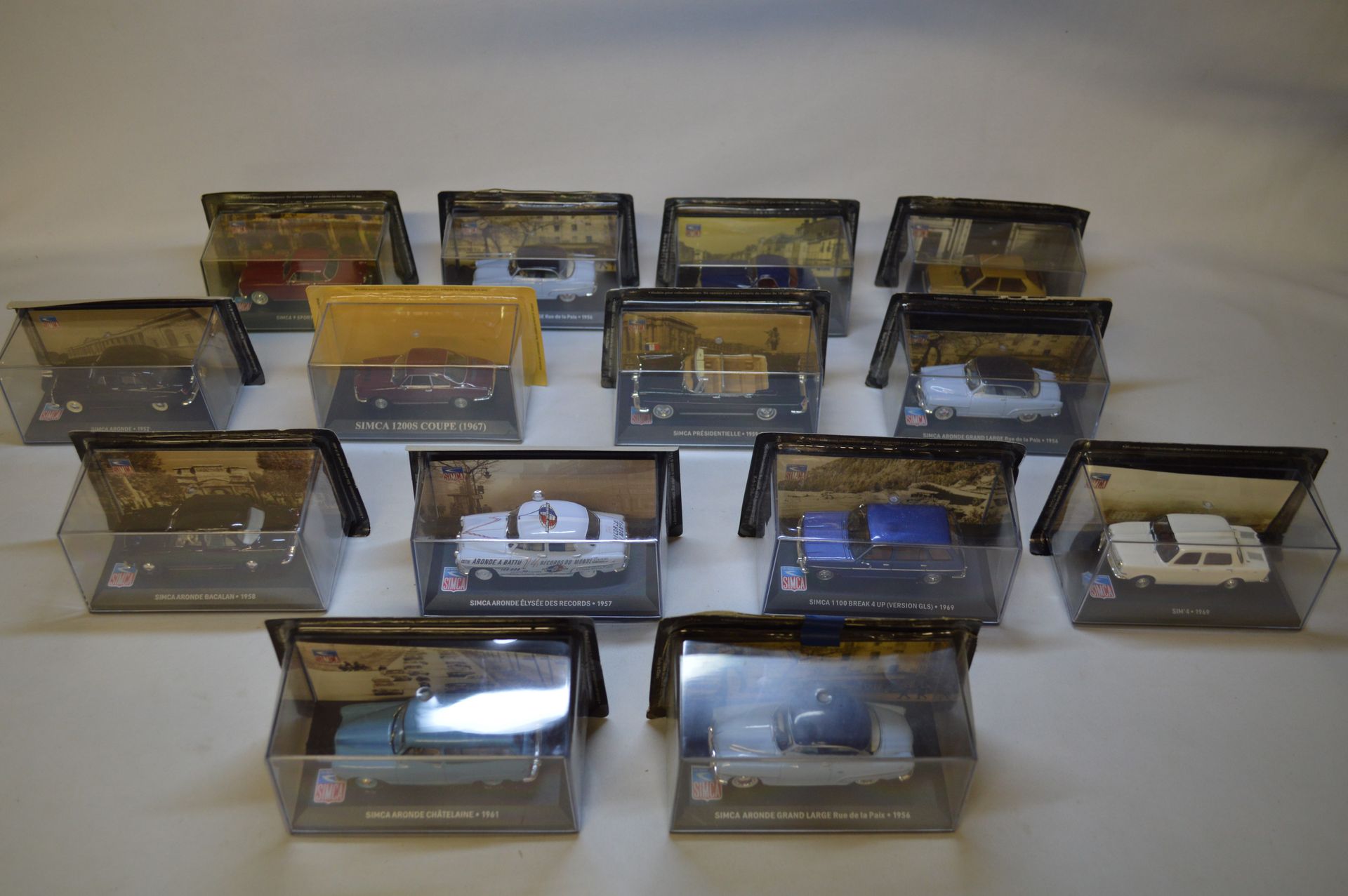 Null Collection SIMCA de quinze miniatures. Métal. 1 : 43. Comprenant : aronde c&hellip;