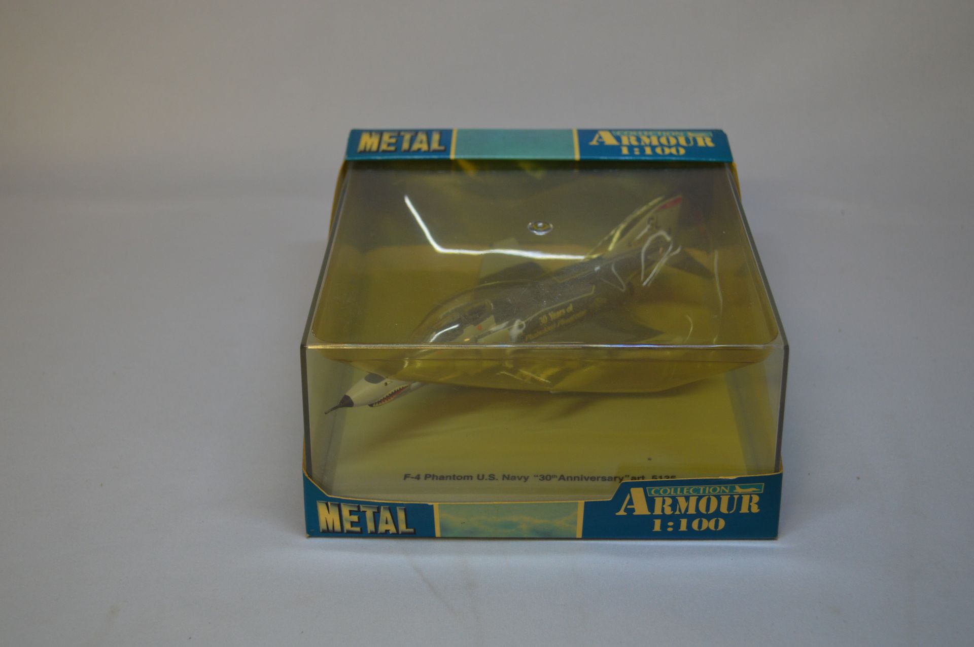 Null Rare miniature Armour Collection. Painted metal. 1 : 100 : F-4 Phantom U.S.&hellip;