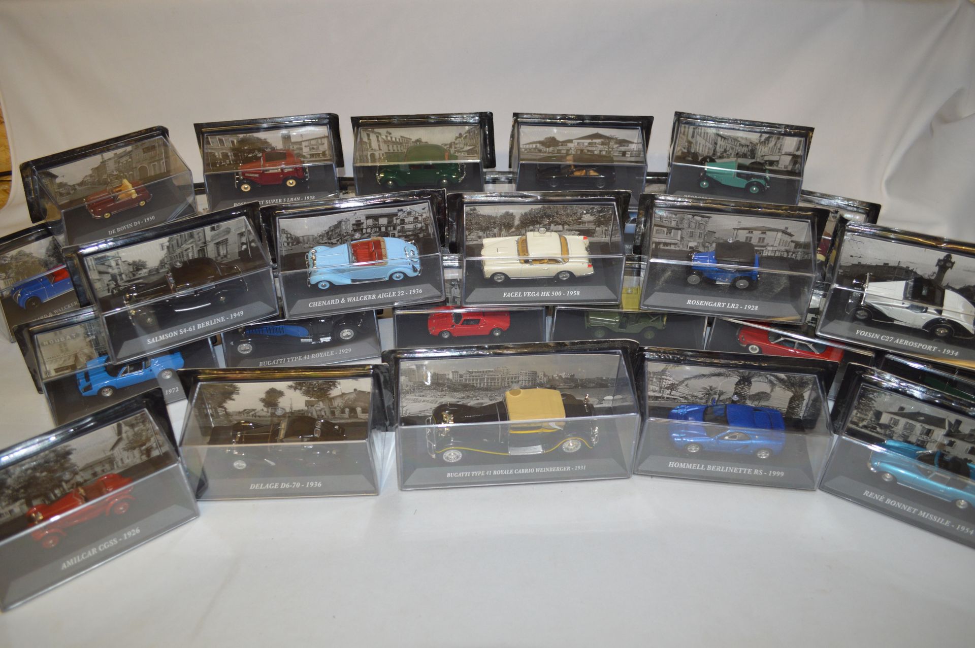 Null Collection de miniature automobiles de type ALTAYA : 

- N° 16 PANHARD 24BT&hellip;