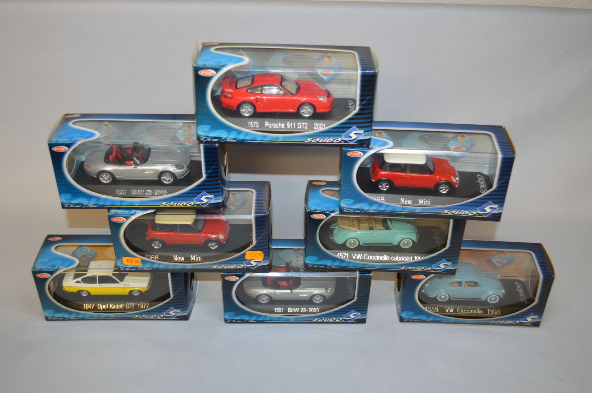 Null Collezione di 8 miniature tedesche SOLIDO S. 1: 43. Incluso : VW Maggiolino&hellip;