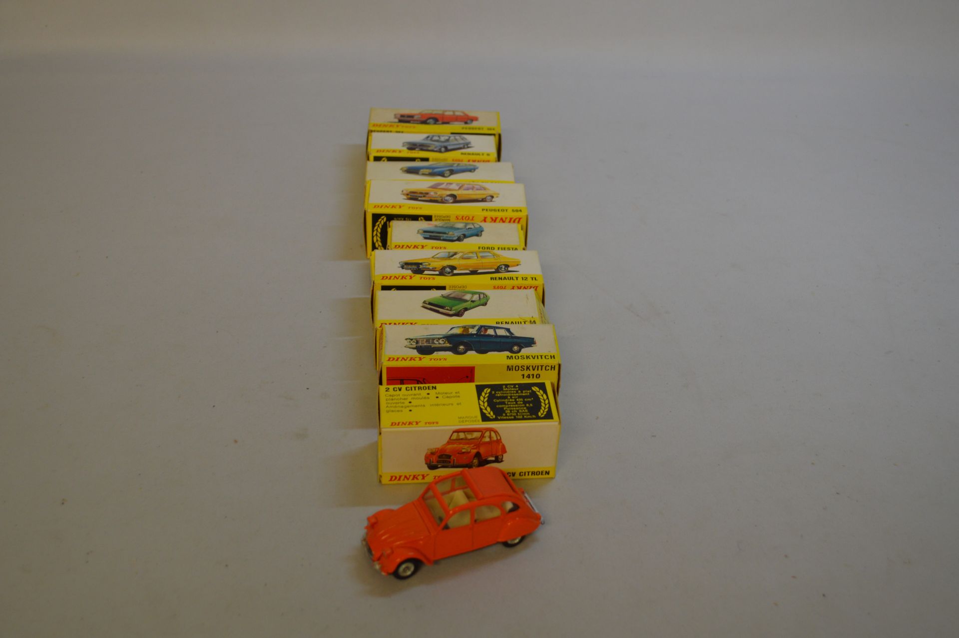 Null DINKYS TOYS. Metal. 1 : 43. Set of nine miniatures DINKYS TOYS including : &hellip;