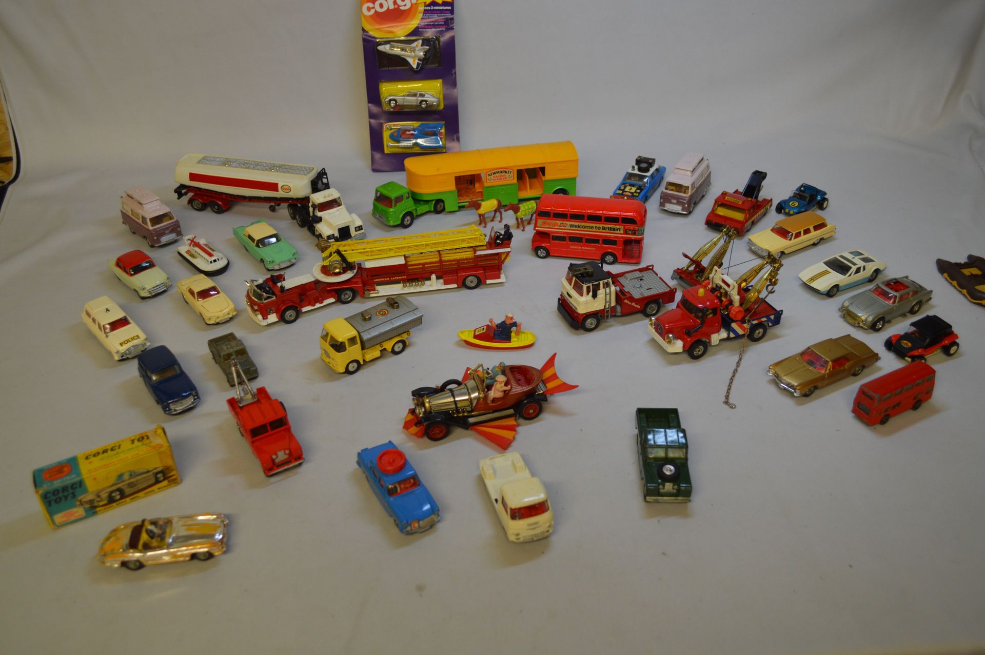 Null Nice set. CORGI TOYS. Metal and other. 1 : 43. Set of thirty-four CORGI TOY&hellip;