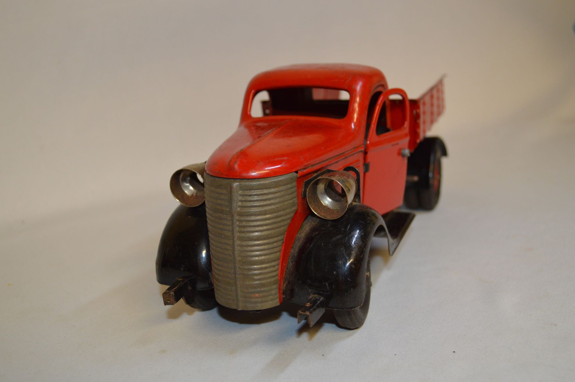 Null Camionnette. Métal. 1 : 18. Made in France. Absence de marque. Provenance :&hellip;