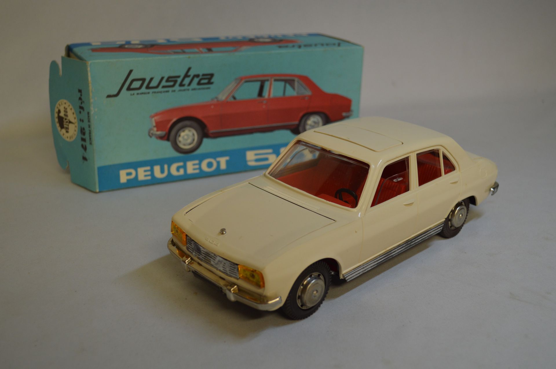 Null Sehr hübsche JOUSTRA. Pvc. 1: 18. Peugeot 504 ref 2174. Box des Originals. &hellip;