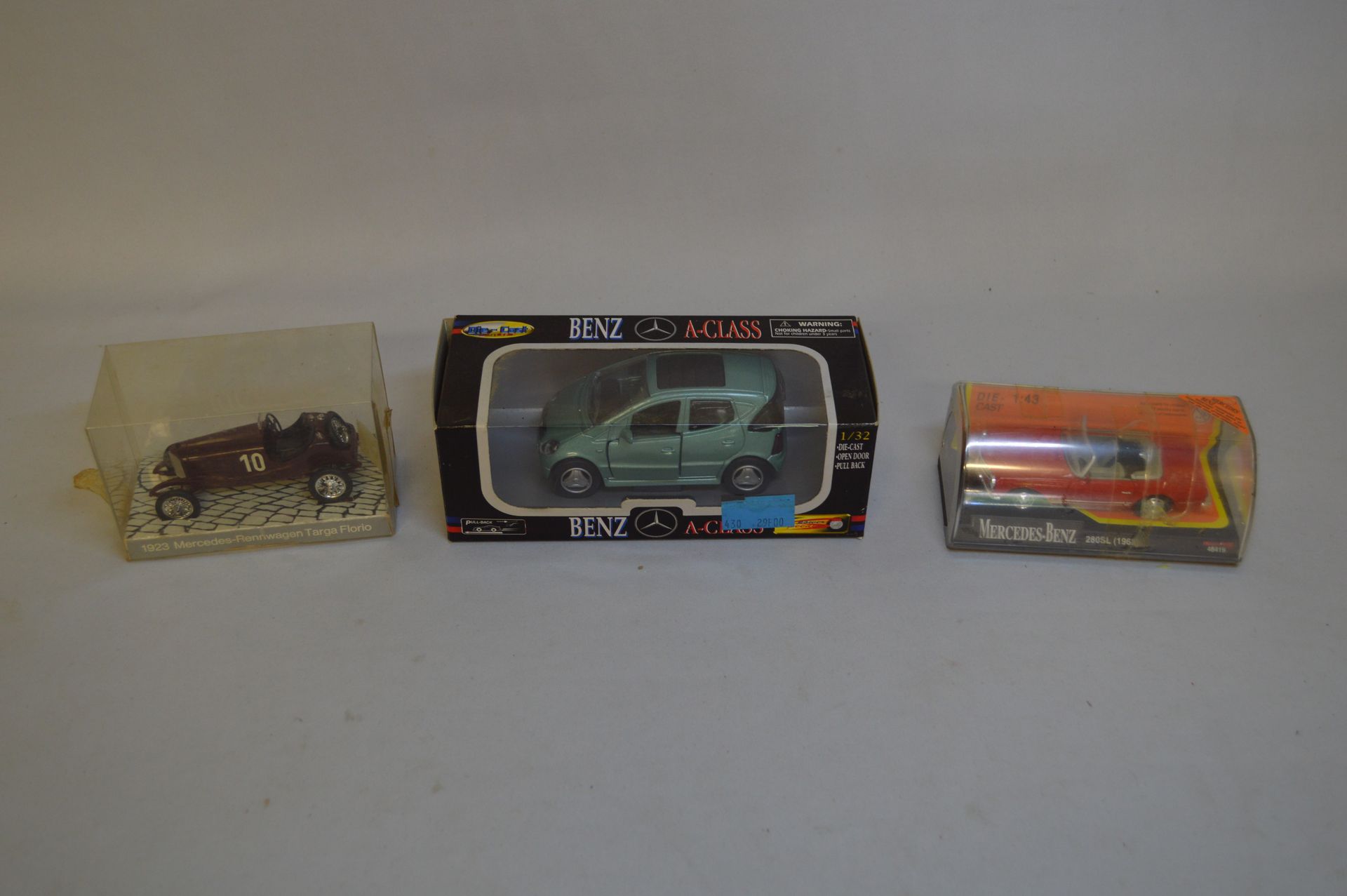 Null DIE CAST. Metal. 1 : 43. Set of three miniatures including Mercedes Benz Cl&hellip;