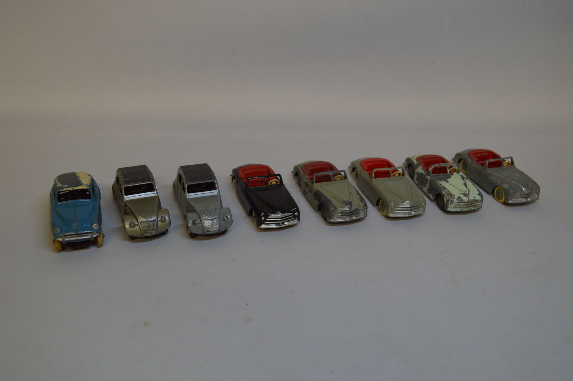 Null DINKY TOYS. Metal. 1 : 43. Set of eight DINKY TOYS miniatures including : S&hellip;