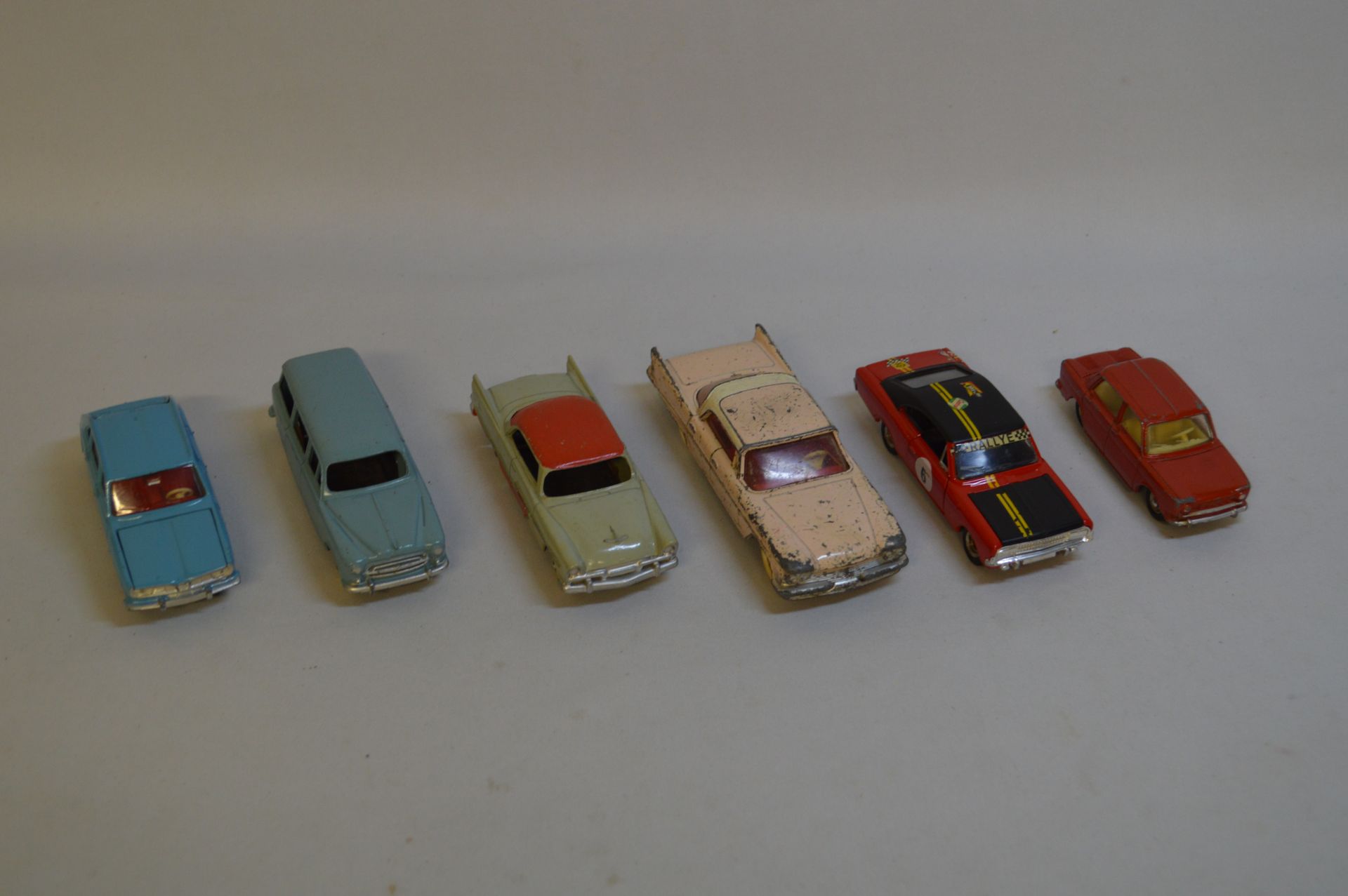Null DINKY TOYS. Metal. 1 : 43. Set of six DINKY TOYS miniatures including Renau&hellip;