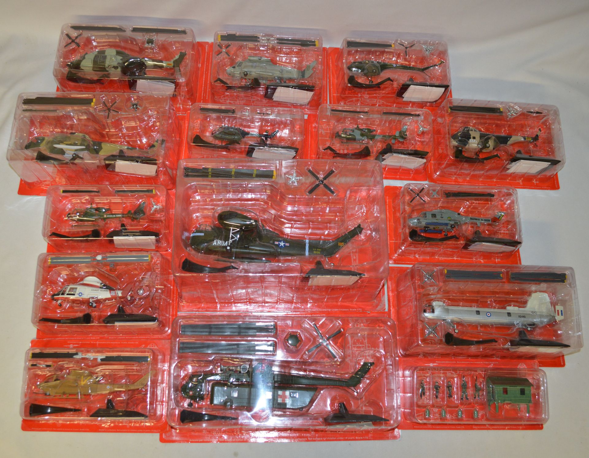 Null 阿尔塔亚。战斗直升机系列。需要组装的模型。一套15个模型。原装盒。出处：一位大收藏家的遗产。第四部分