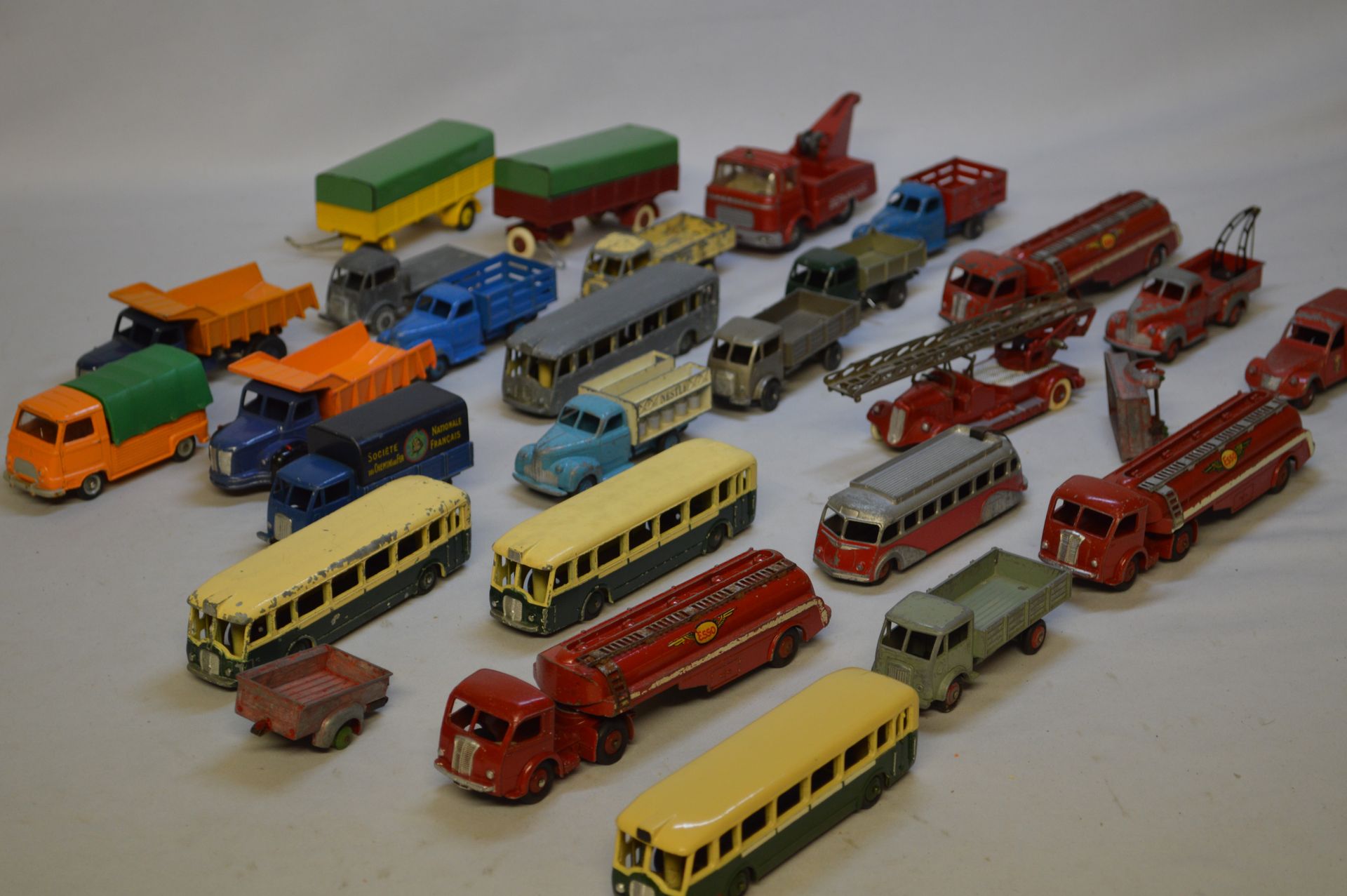 Null DINKY TOYS. Metal and other. 1 : 43 or less. Very nice set of twenty-eight &hellip;