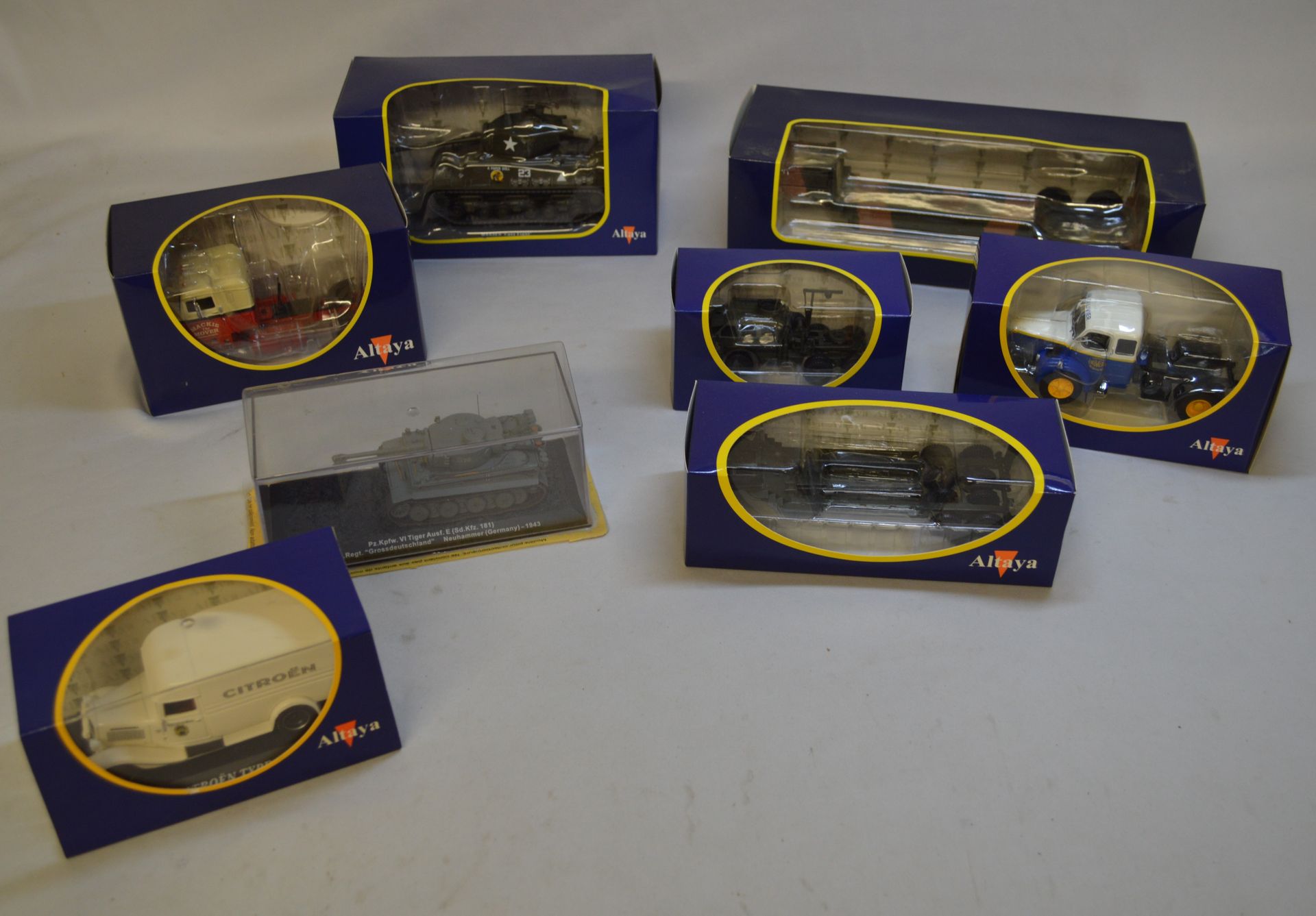 Null Altaya. Metal or other. 1 : 43. Set of eight miniatures (civil / commercial&hellip;