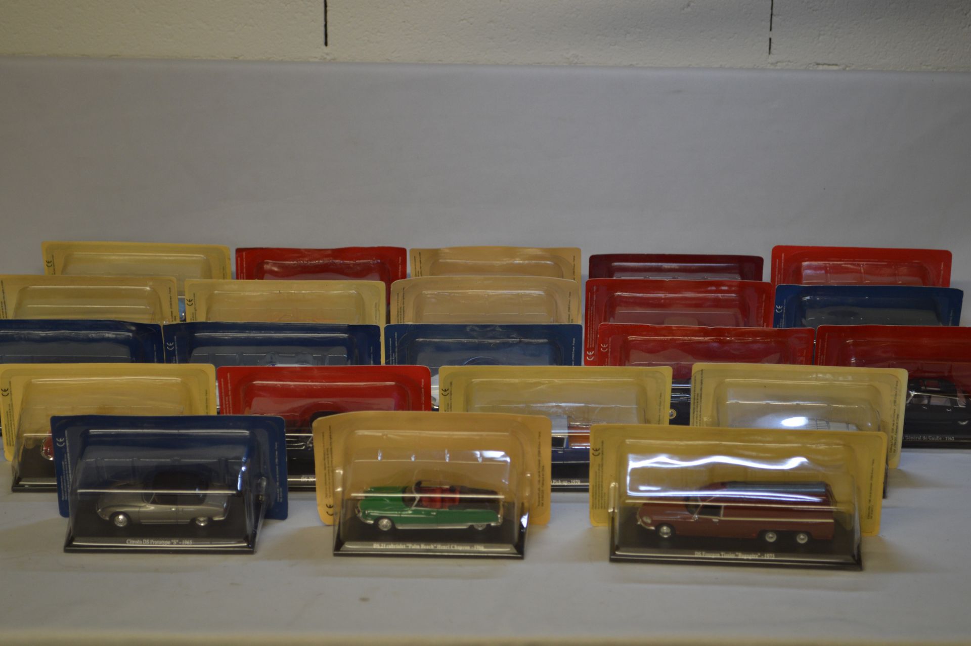 Null 阿尔塔亚。金属或其他。1: 43. DS Citroën收藏的二十二个微型模型。原装盒。出处：一位大收藏家的遗产。