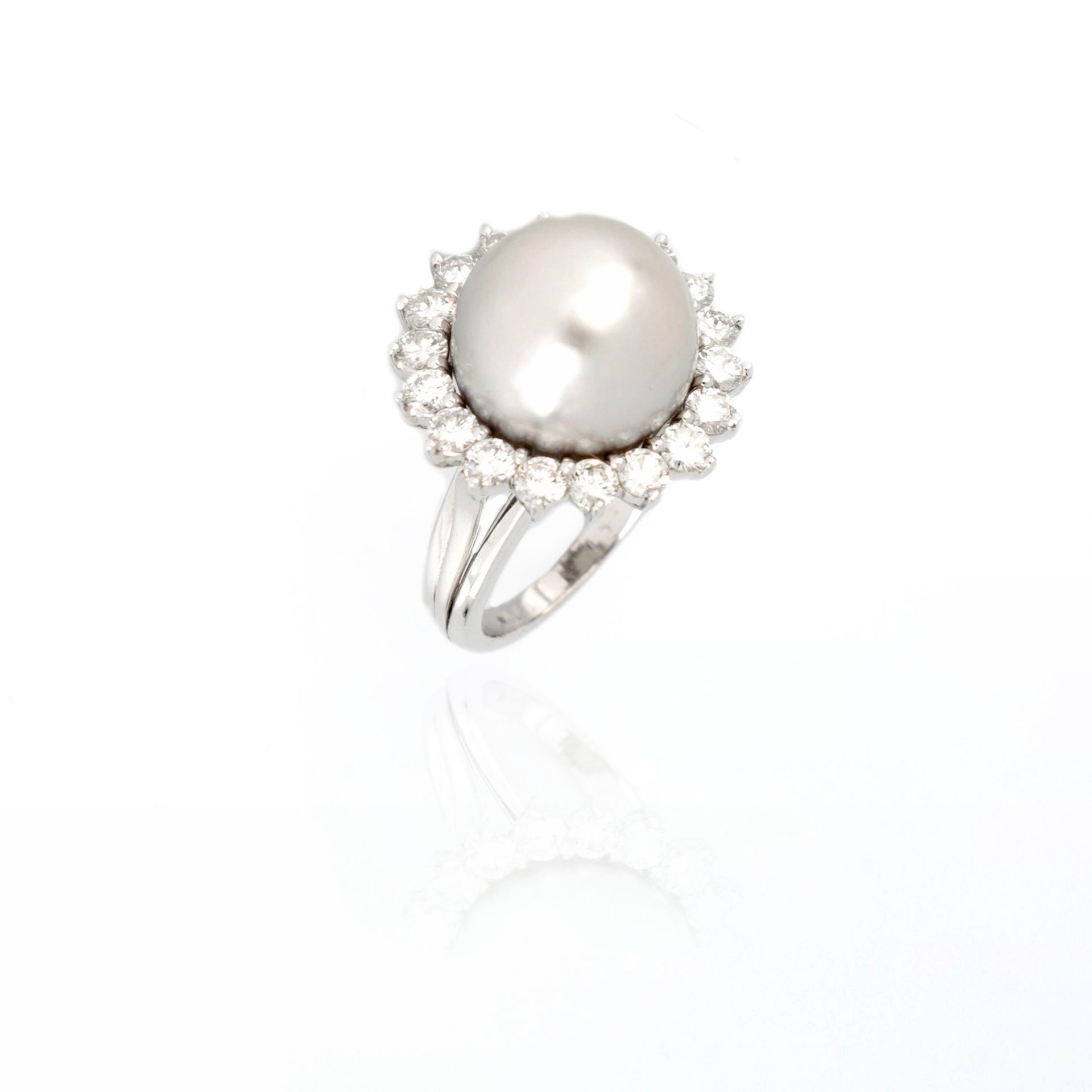 Null Anello in oro bianco 18 carati con perla coltivata South Sea grigia di diam&hellip;