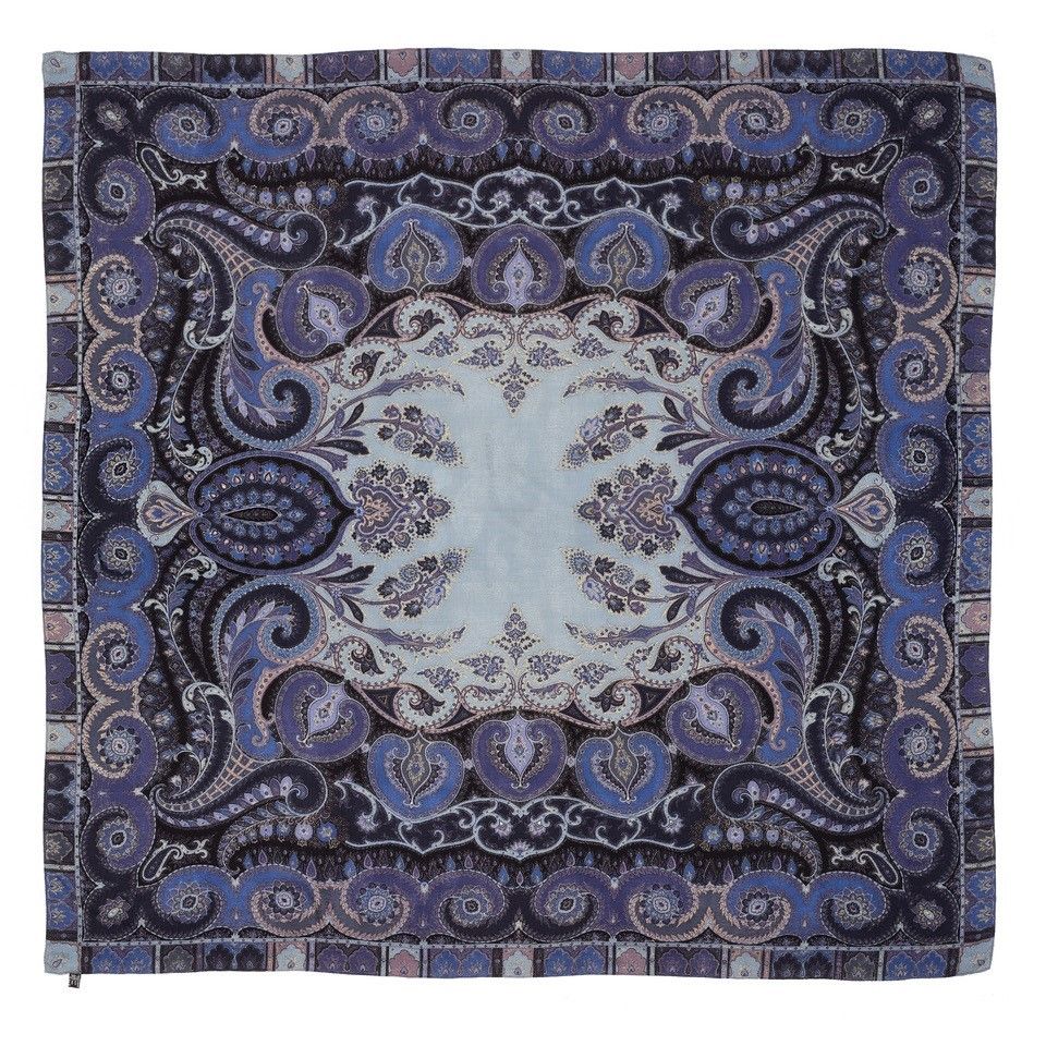 ETRO Sciarpa Etro in Lana und Seta. Ottime Bedingungen.

Dimensioni 140 x 140 cm&hellip;