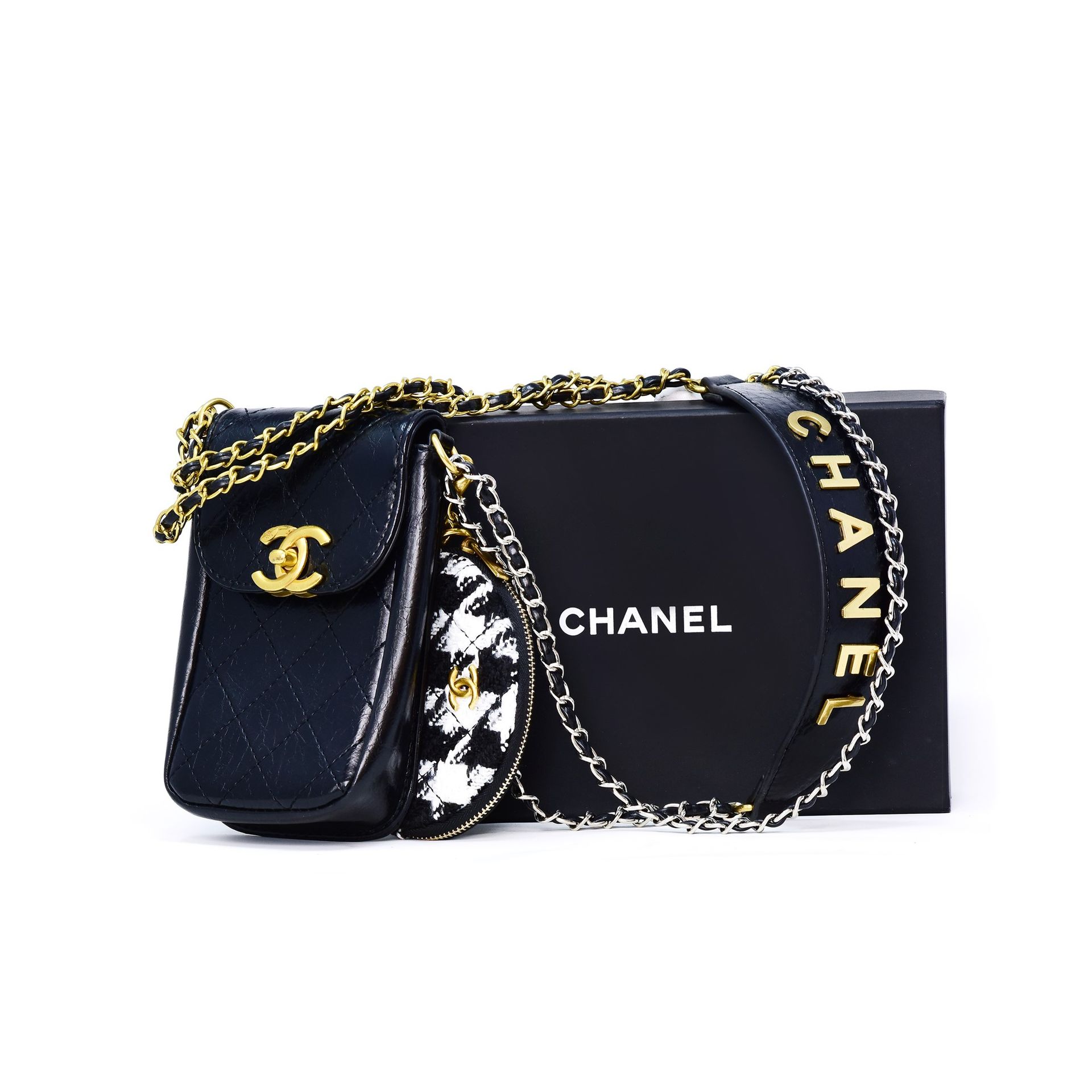 CHANEL Chanel leather shoulder bag with gold and silver metalwork.Monogram fabri&hellip;