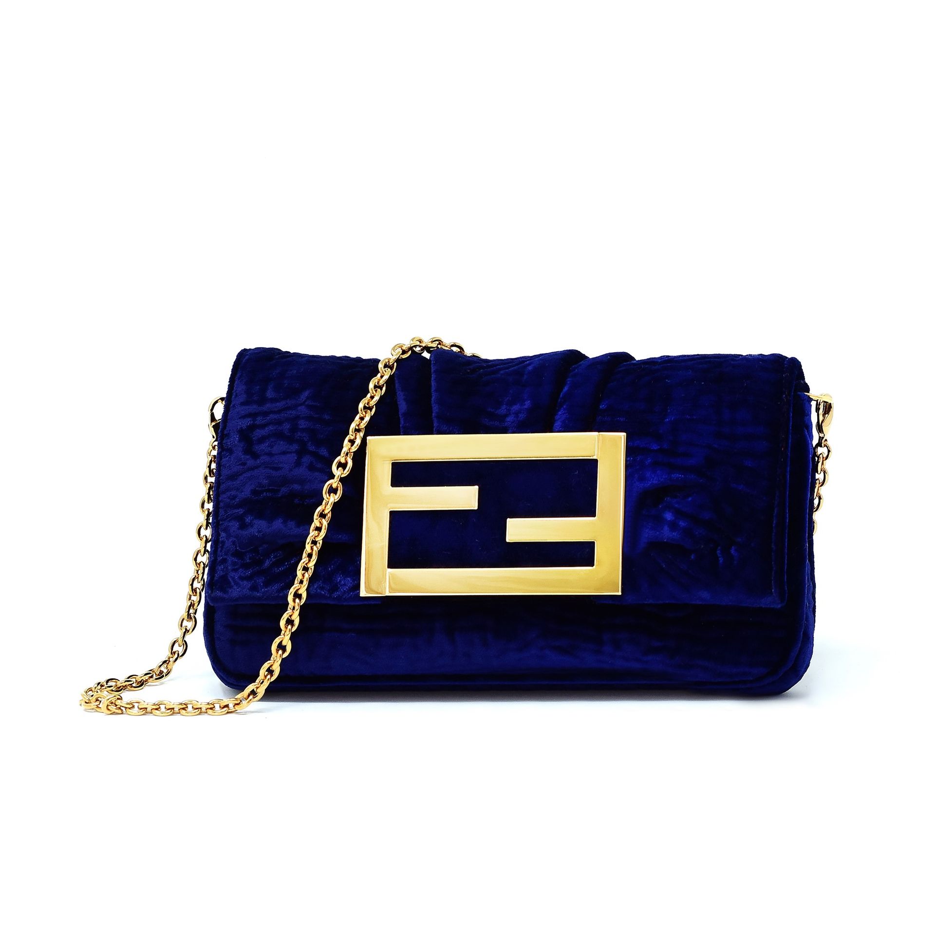 FENDI Fendi Clutch Bag aus nachtblauem Samt mit goldenem Metalllogo auf der Vord&hellip;