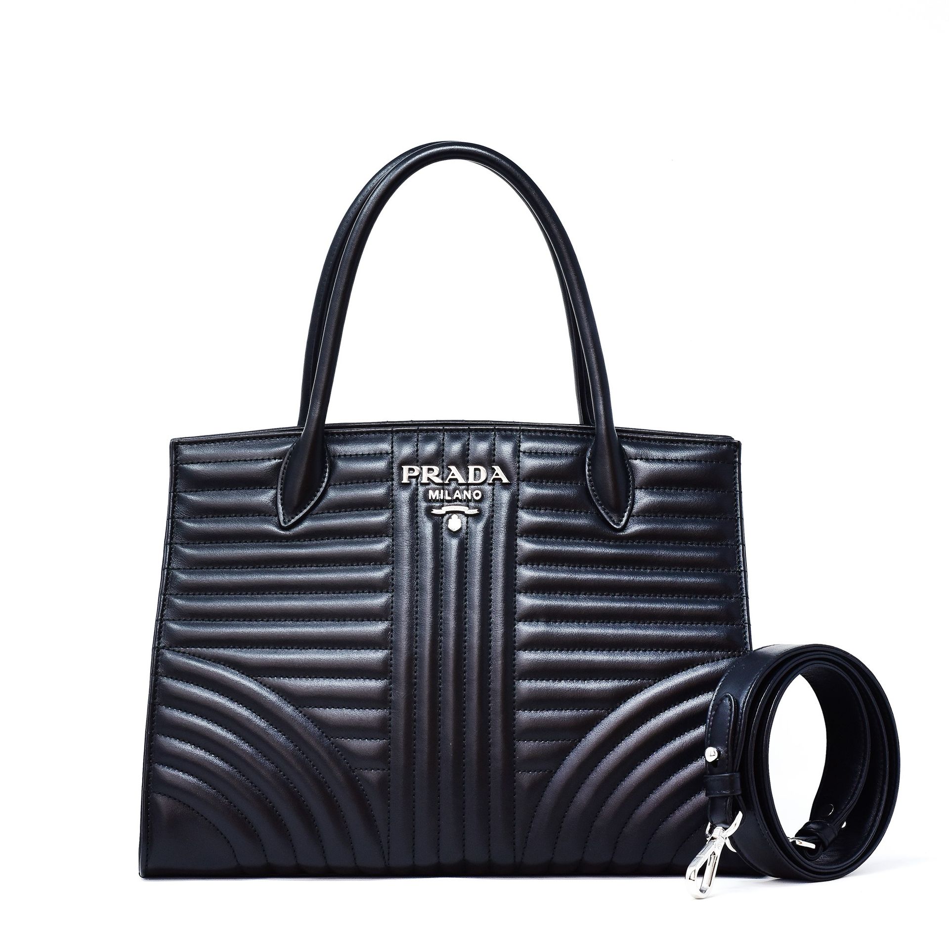 PRADA Sac fourre-tout Prada Diagramme en cuir de veau noir avec des poignées arr&hellip;