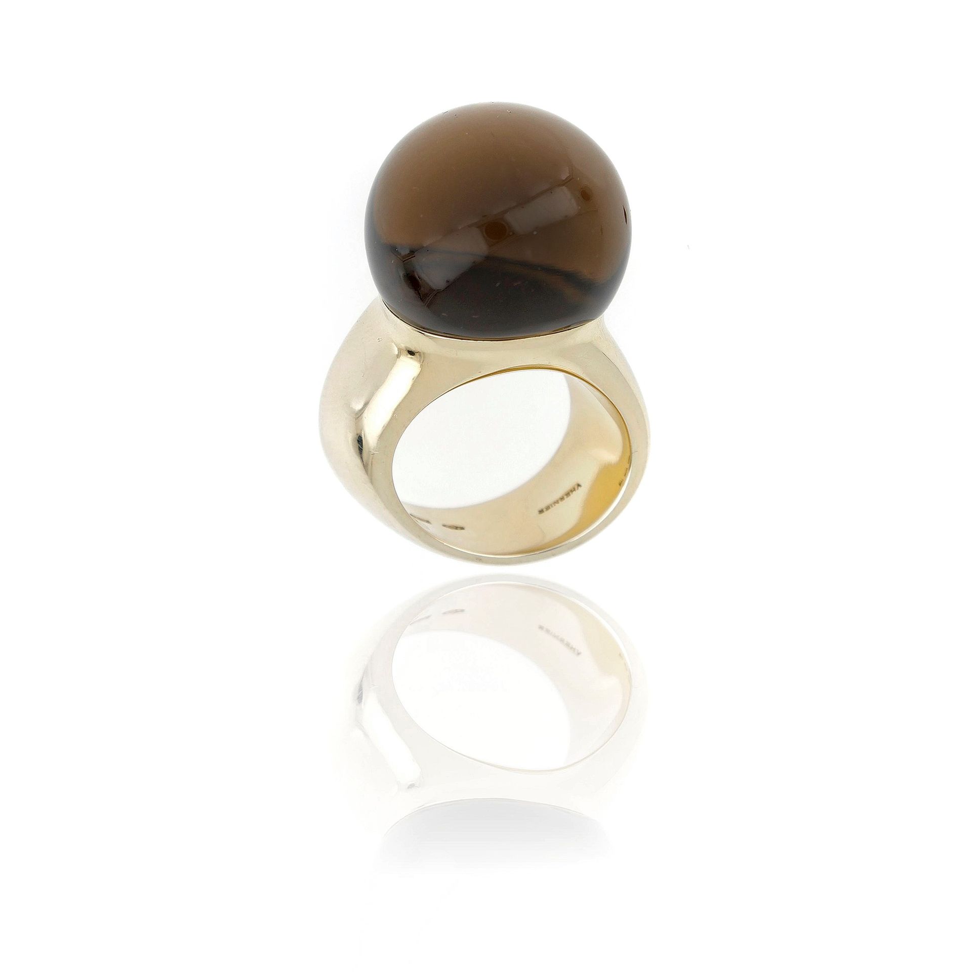 Null Verniher ring in 18kt yellow gold with smoky quartz boule approximately 20.&hellip;