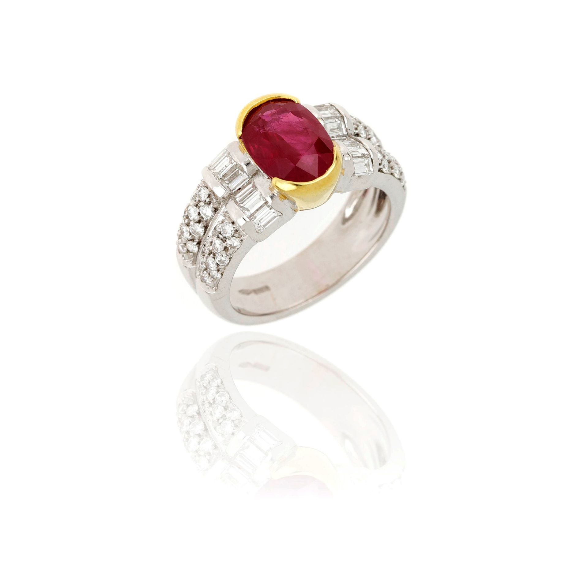 Null 18kt white and yellow gold ring with oval ruby about 3 ct, round brilliant-&hellip;