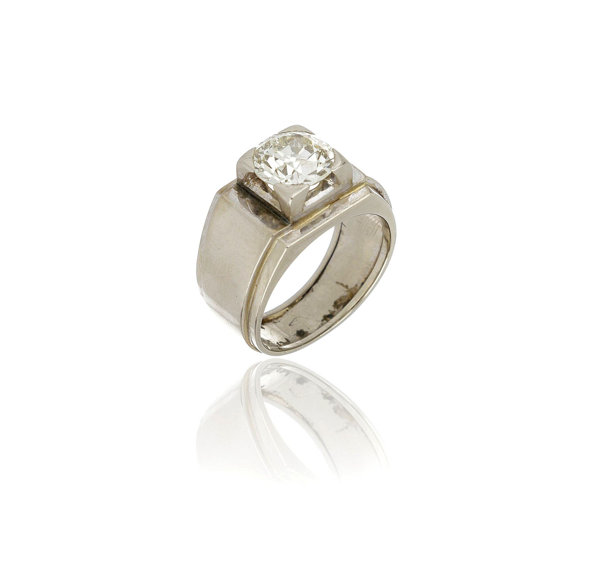 Null 18 Kt white gold ring with a round brilliant-cut diamond of about 2.80 ct. &hellip;